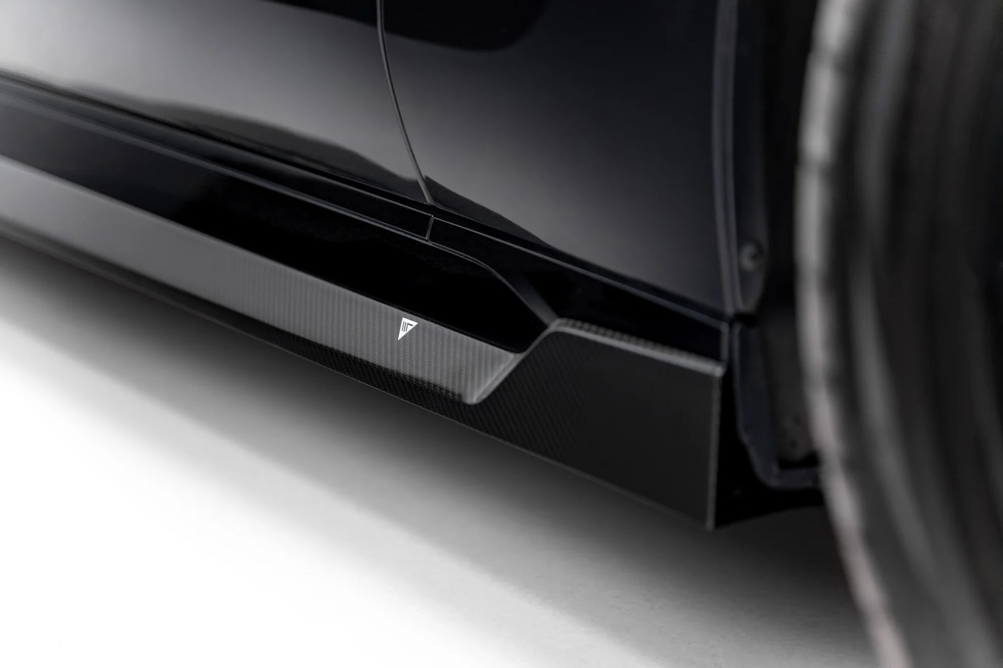 prepreg carbon fiber side skirts suitable for bmw 7 m pack / m760e / i7 m pack g70 prepreg carbon fiber side skirts suitable for bmw 7 m pack / m760e / i7 m pack g70