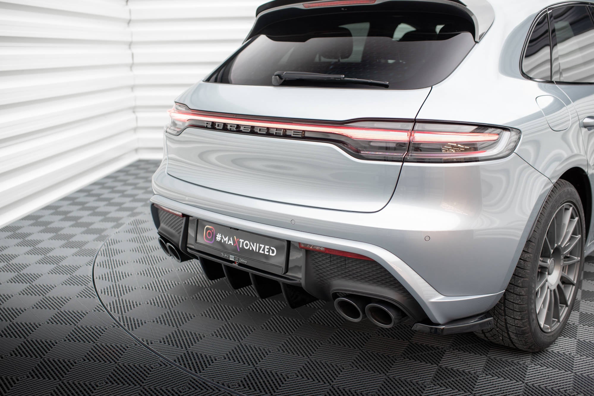 pol pl dokladka tylna porsche macan mk1 facelift 2 18402 8.jpg pol pl dokladka tylna porsche macan mk1 facelift 2 18402 8.jpg
