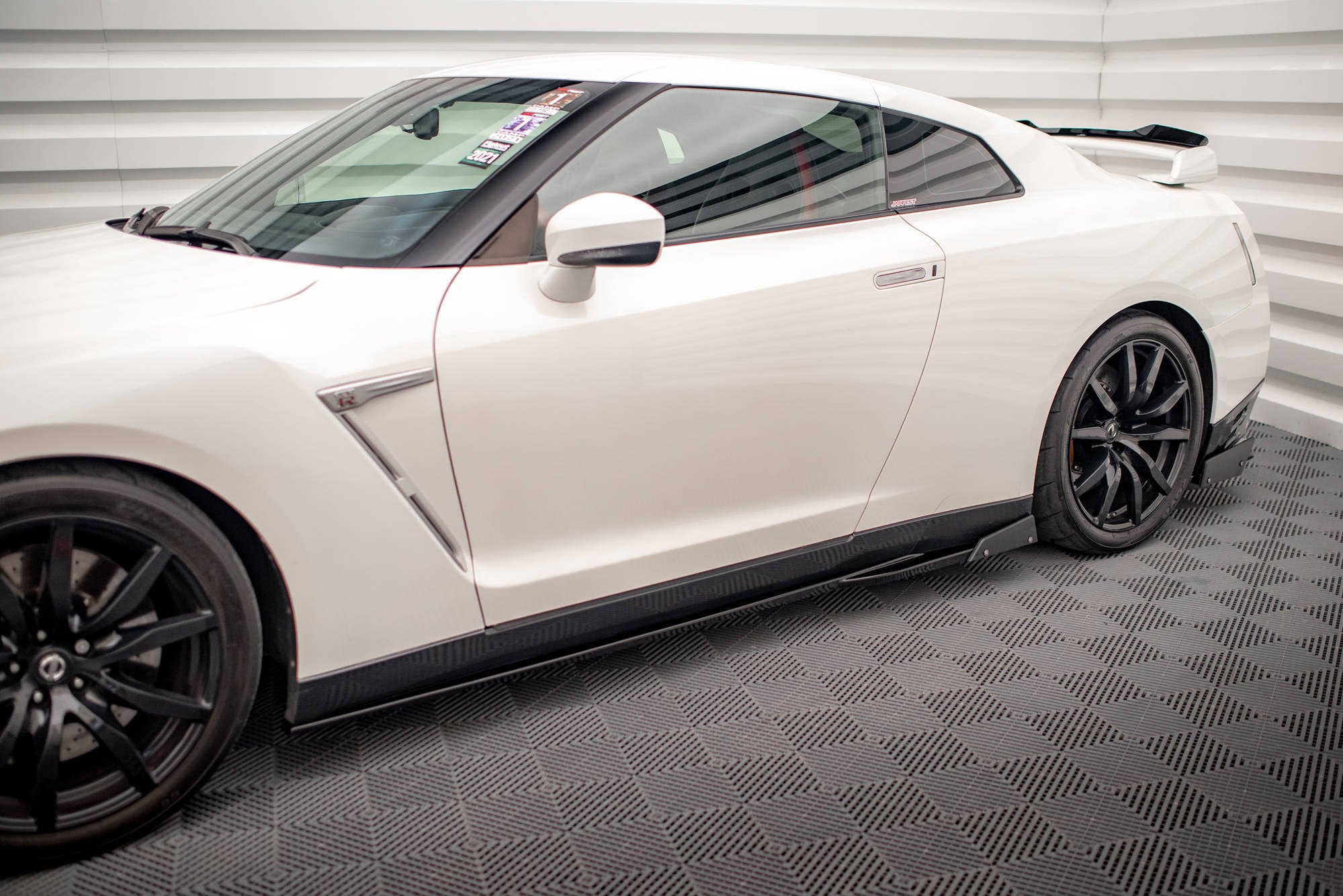 pol pl dokladki progow flaps nissan gtr r35 facelift 16902 7.jpg pol pl dokladki progow flaps nissan gtr r35 facelift 16902 7.jpg