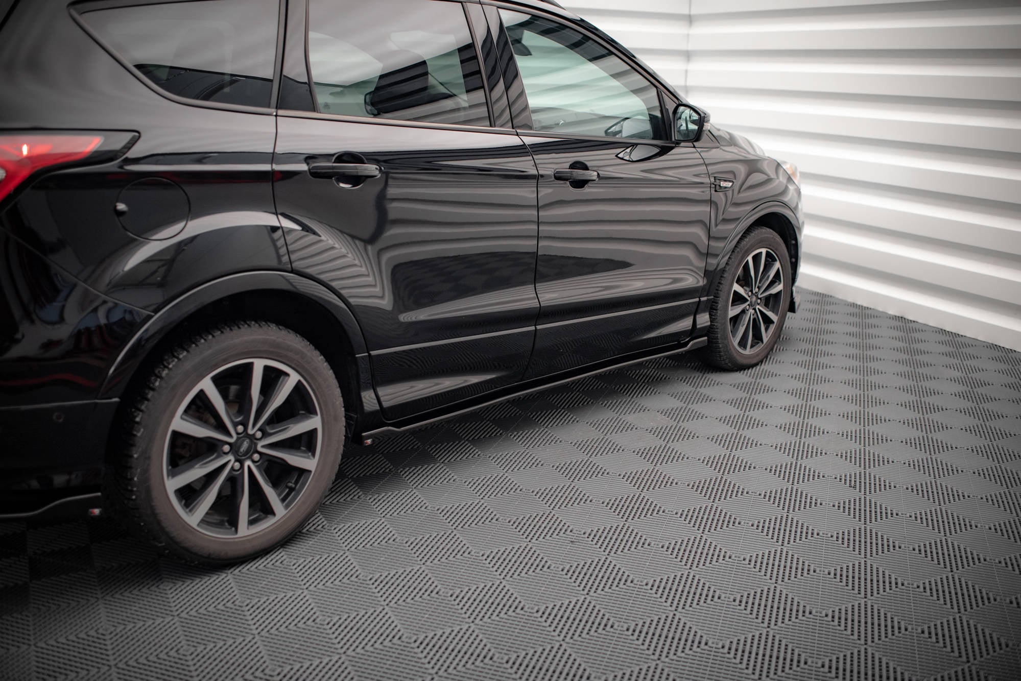 pol pl dokladki progow ford escape st line mk3 14896 3.jpg pol pl dokladki progow ford escape st line mk3 14896 3.jpg