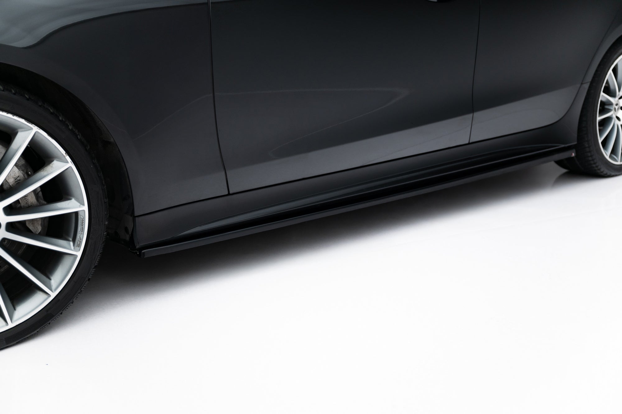 pol pl dokladki progow mercedes amg cls 53 c257 23224 3.jpg pol pl dokladki progow mercedes amg cls 53 c257 23224 3.jpg