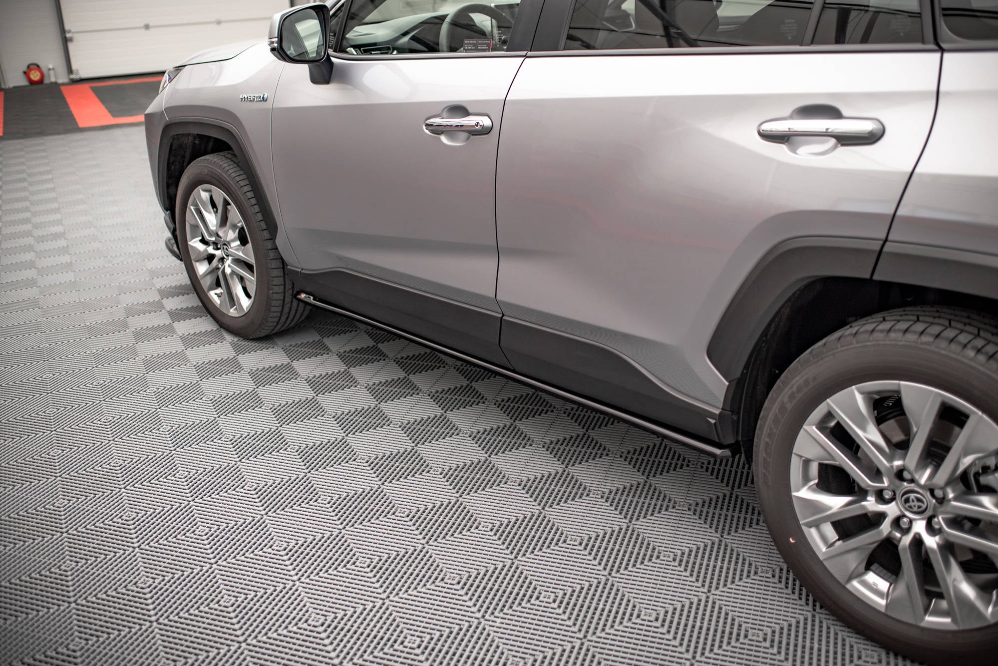 pol pl dokladki progow toyota rav4 mk5 14458 6.jpg pol pl dokladki progow toyota rav4 mk5 14458 6.jpg