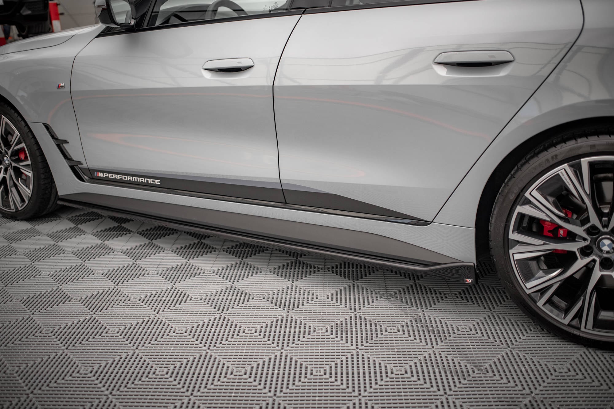 pol pl dokladki progow v 2 bmw 4 gran coupe m pack m440i g26 16418 2.jpg pol pl dokladki progow v 2 bmw 4 gran coupe m pack m440i g26 16418 2.jpg