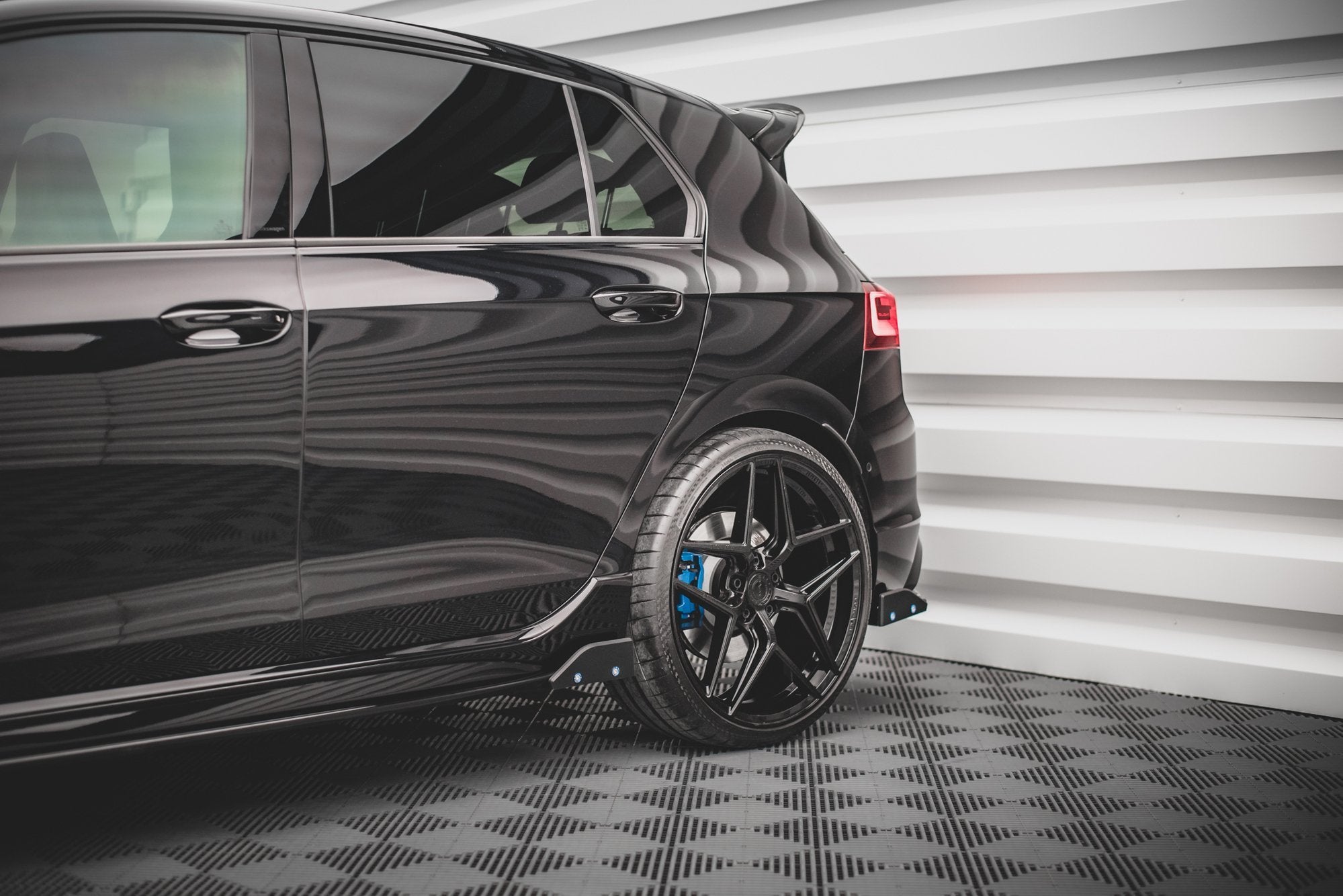 pol pl dokladki progow v 2 flaps volkswagen golf r hatchback mk8 13044 8.jpg pol pl dokladki progow v 2 flaps volkswagen golf r hatchback mk8 13044 8.jpg
