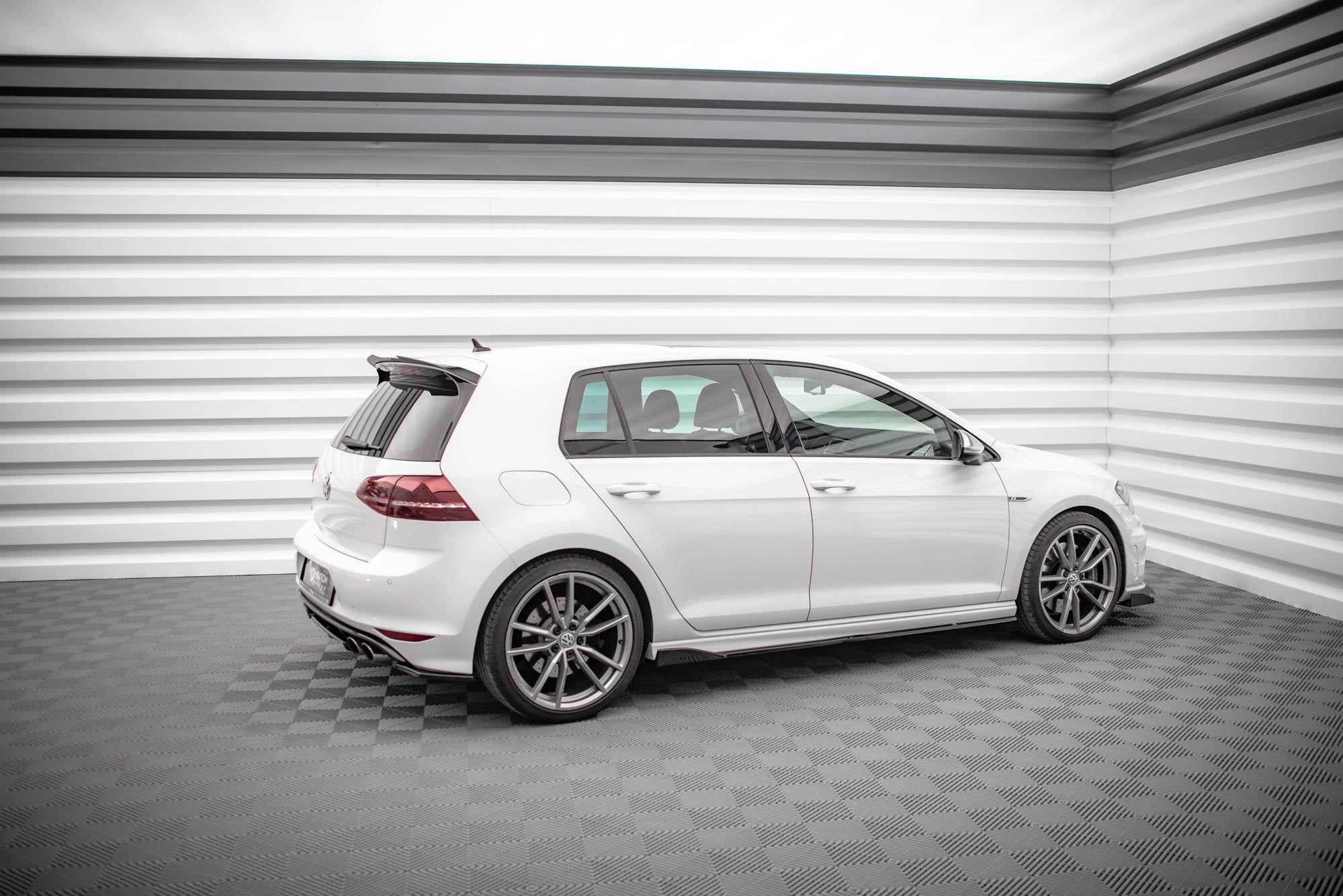 pol pl dokladki progow v 2 volkswagen golf r r line mk7 14310 4.jpg pol pl dokladki progow v 2 volkswagen golf r r line mk7 14310 4.jpg