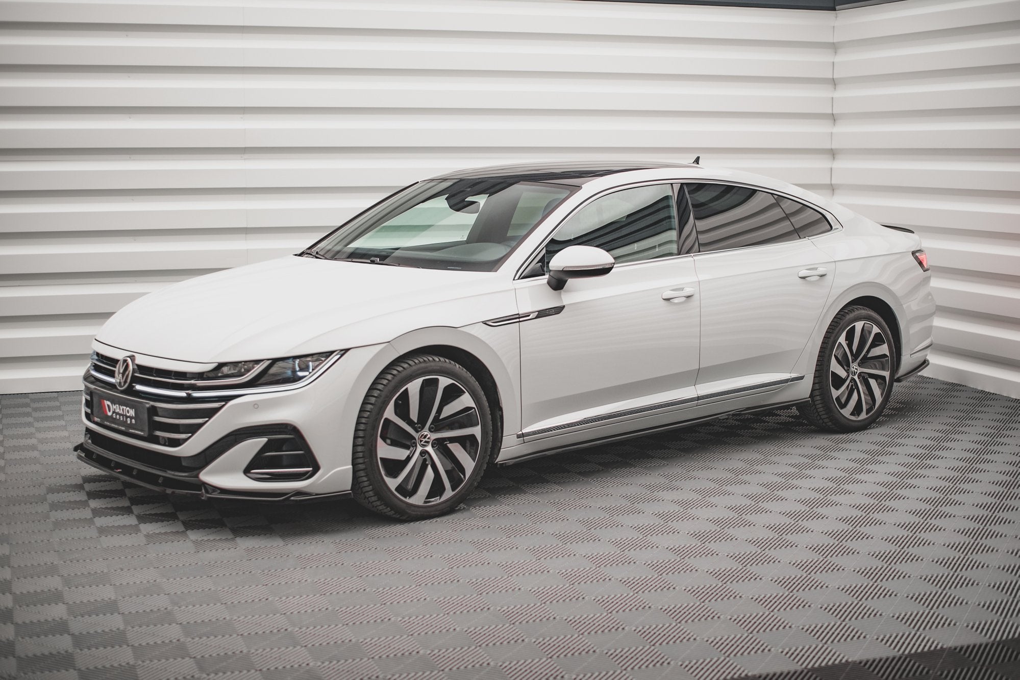 pol pl dokladki progow volkswagen arteon r r line sedan shooting brake mk1 facelift 13533 4.jpg pol pl dokladki progow volkswagen arteon r r line sedan shooting brake mk1 facelift 13533 4.jpg