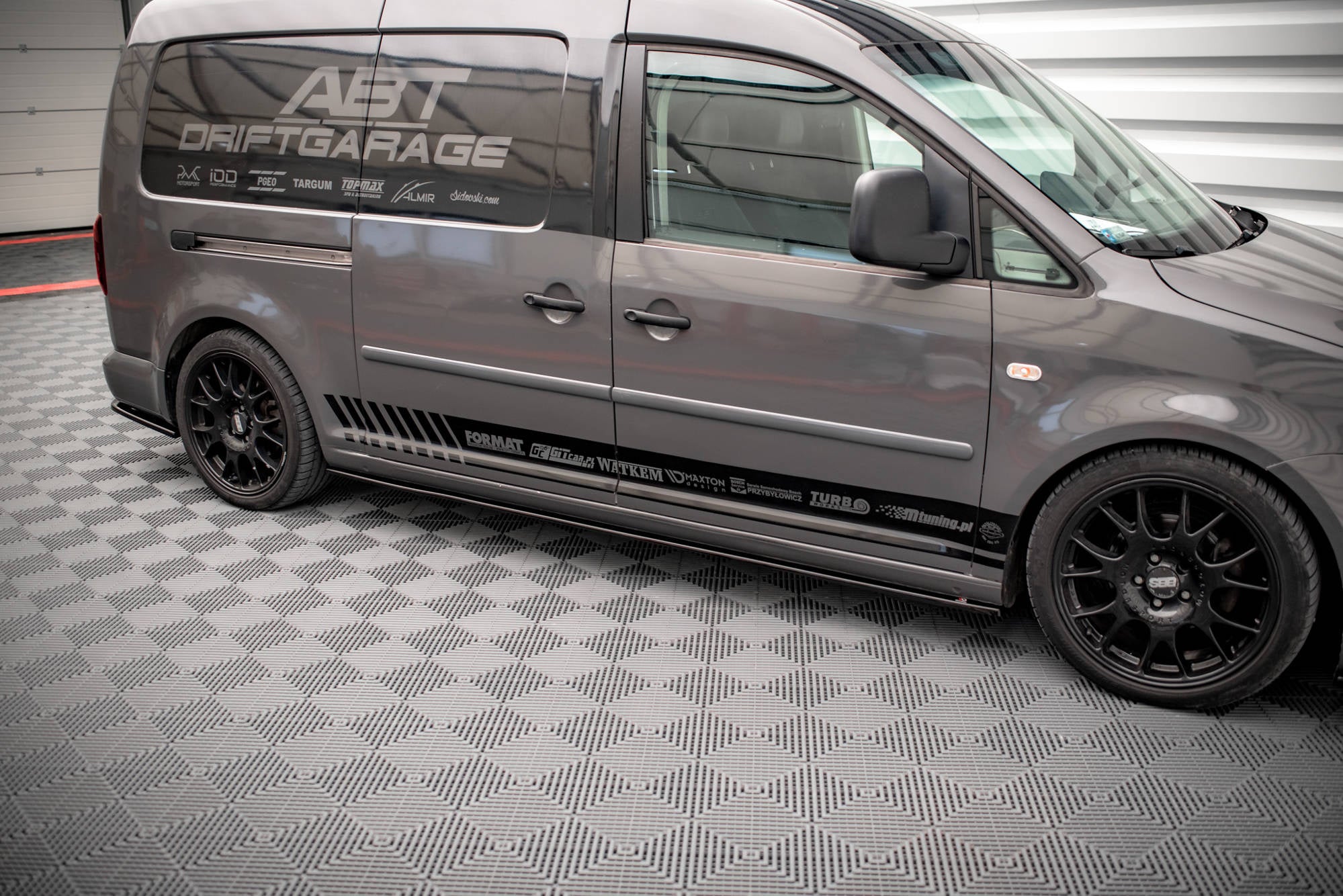 pol pl dokladki progow volkswagen caddy long mk3 facelift 15169 7.jpg pol pl dokladki progow volkswagen caddy long mk3 facelift 15169 7.jpg