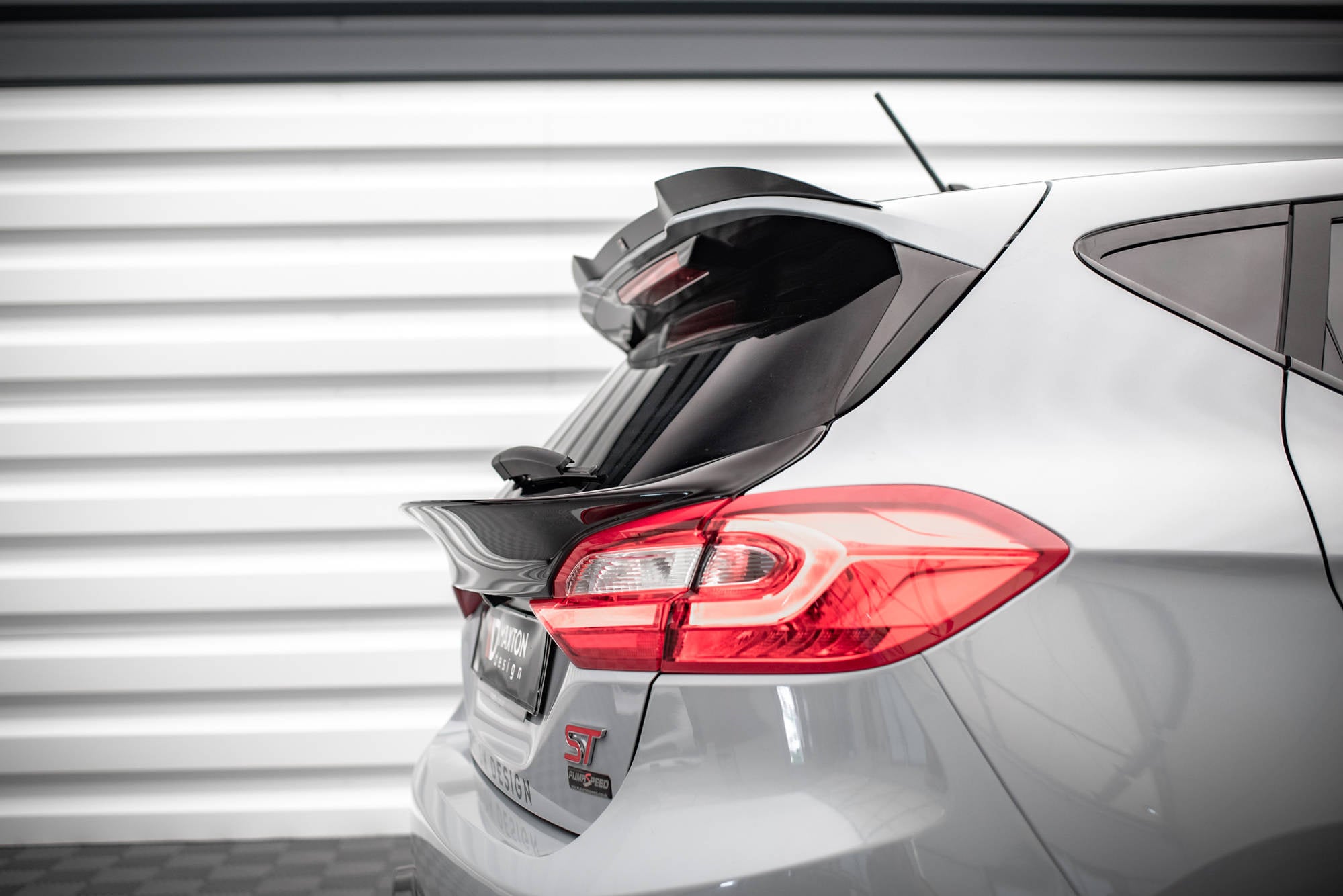 pol pl przedluzenie tylnej szyby ford fiesta standard st line st 14520 4.jpg pol pl przedluzenie tylnej szyby ford fiesta standard st line st 14520 4.jpg