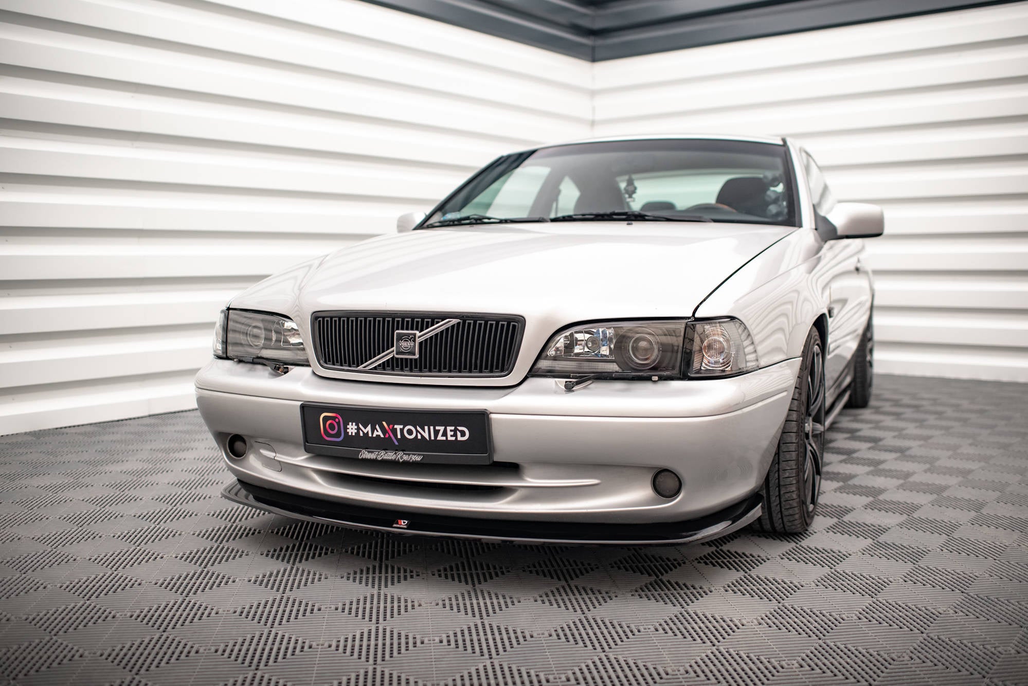 pol pl splitter przedni v 1 volvo c70 mk1 17071 6.jpg pol pl splitter przedni v 1 volvo c70 mk1 17071 6.jpg