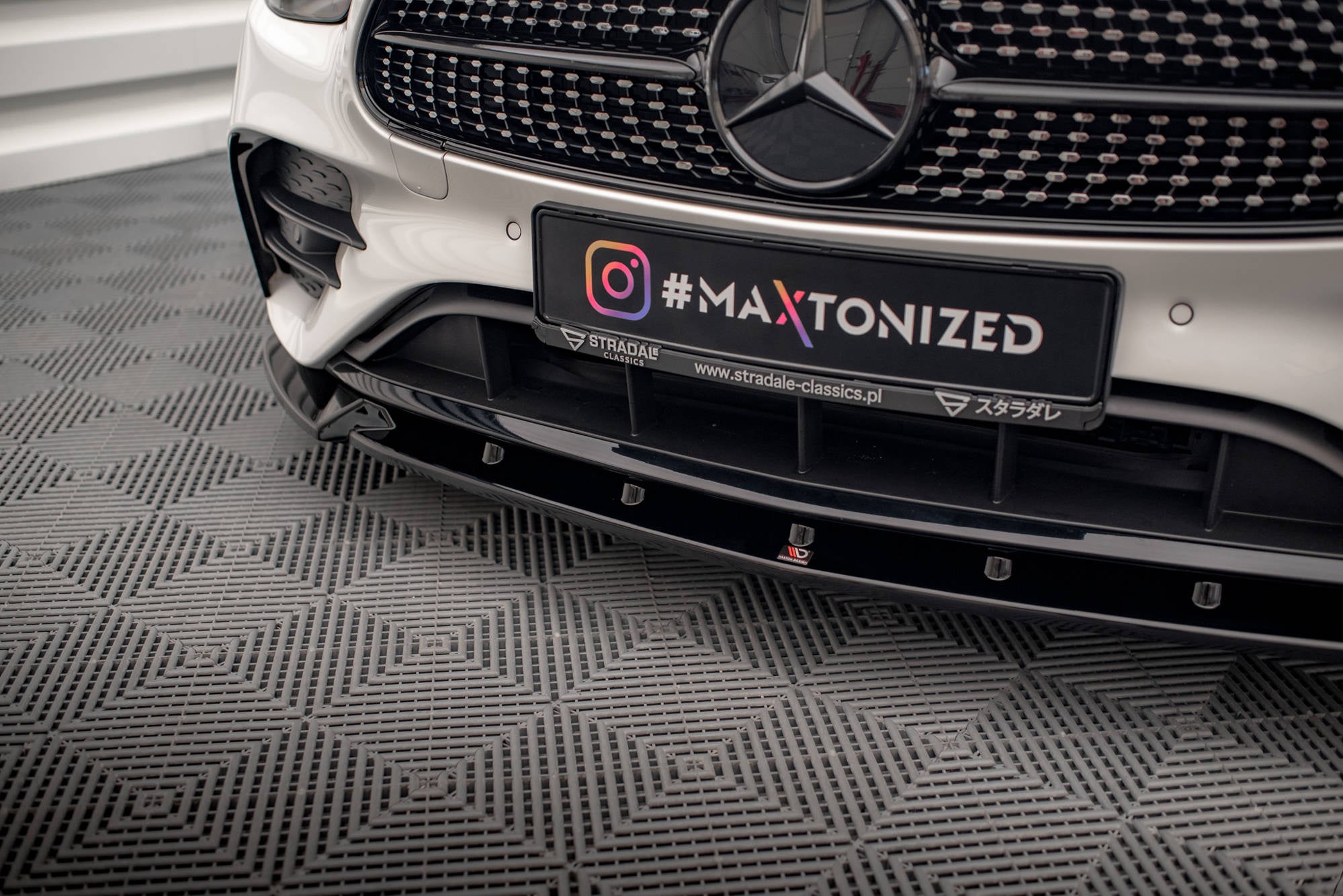 pol pl splitter przedni v 2 mercedes benz e amg line w213 facelift 16657 6.jpg pol pl splitter przedni v 2 mercedes benz e amg line w213 facelift 16657 6.jpg