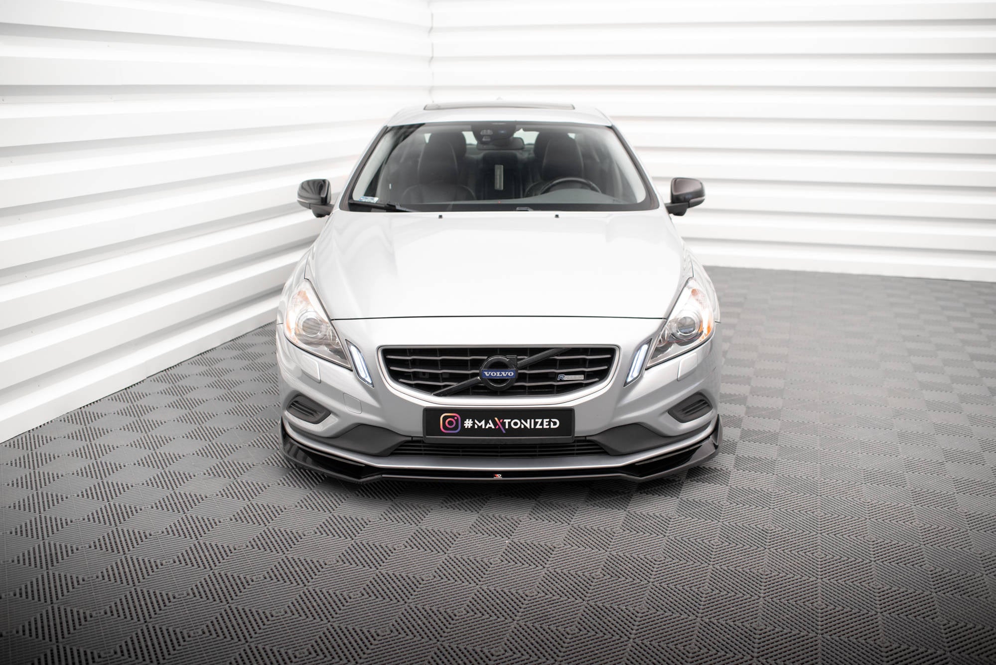 pol pl splitter przedni v 2 volvo s60 r design mk2 18359 1.jpg pol pl splitter przedni v 2 volvo s60 r design mk2 18359 1.jpg