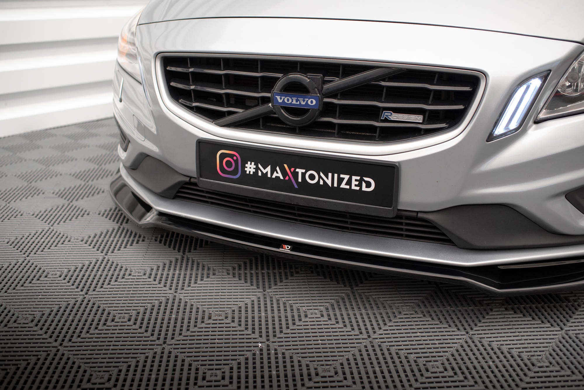 pol pl splitter przedni v 2 volvo s60 r design mk2 18359 2.jpg pol pl splitter przedni v 2 volvo s60 r design mk2 18359 2.jpg