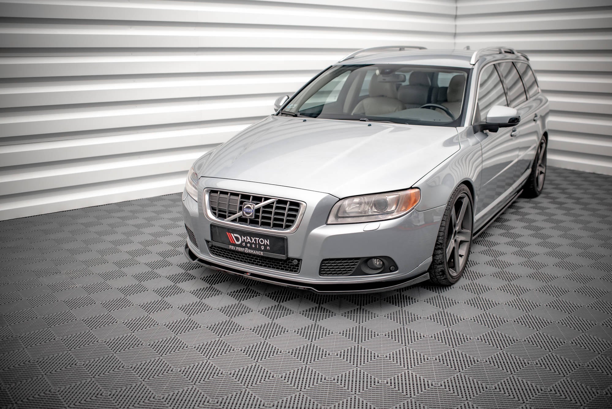 pol pl splitter przedni v 2 volvo v70 mk3 15597 7.jpg pol pl splitter przedni v 2 volvo v70 mk3 15597 7.jpg