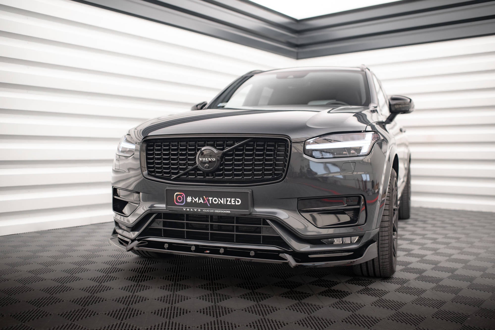 pol pl splitter przedni v 2 volvo xc90 r design mk2 facelift 17944 6.jpg pol pl splitter przedni v 2 volvo xc90 r design mk2 facelift 17944 6.jpg