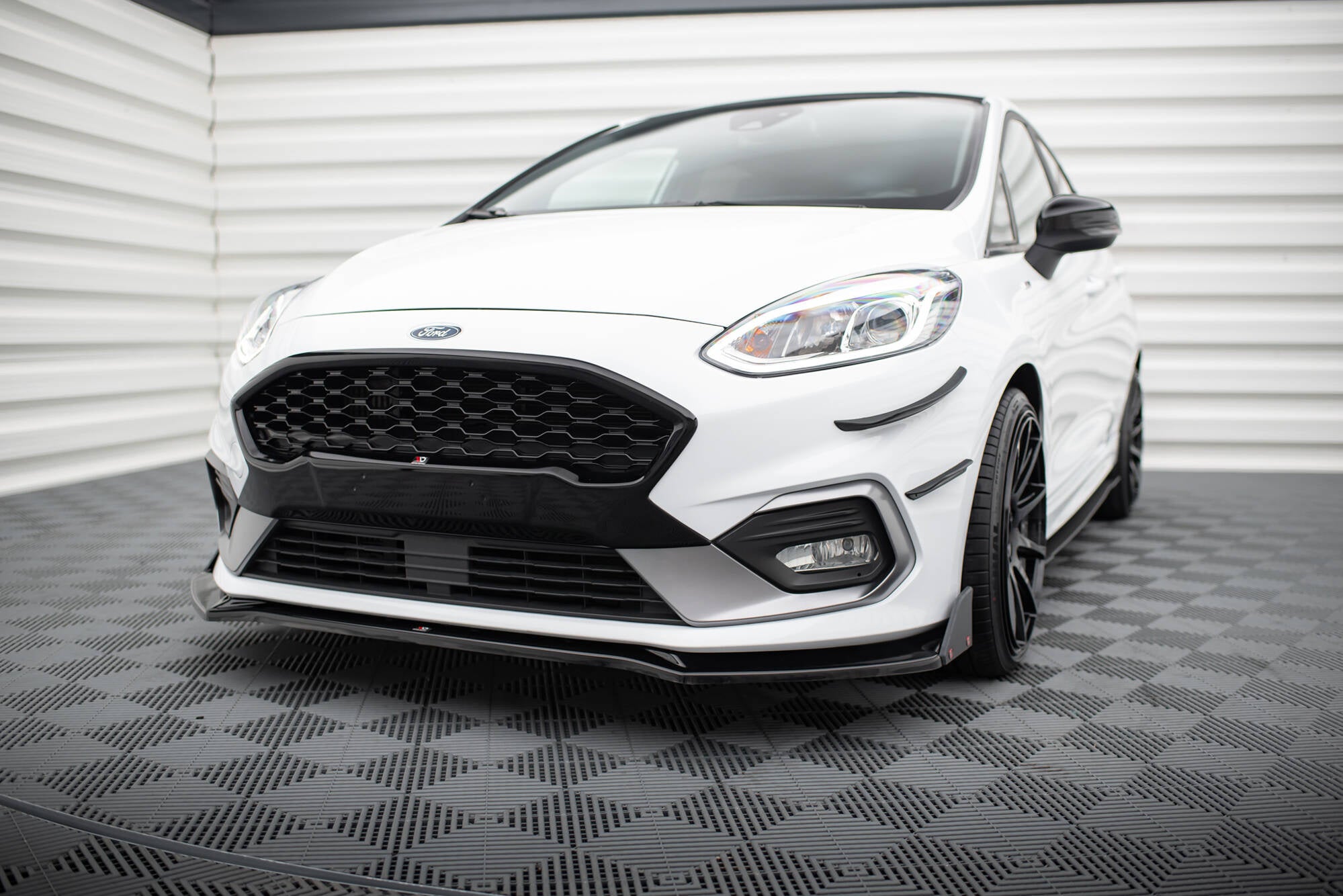 pol pl splitter przedni v 4 flaps ford fiesta st st line 14530 6.jpg pol pl splitter przedni v 4 flaps ford fiesta st st line 14530 6.jpg