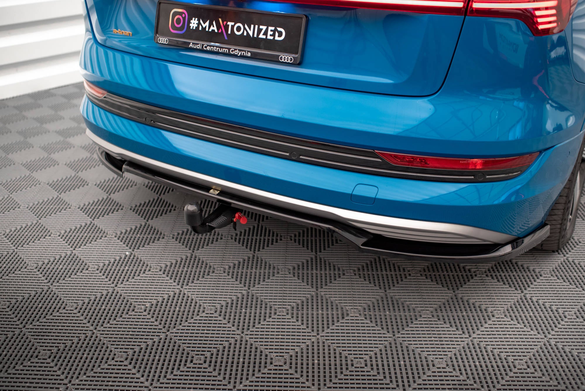 pol pl splitter tylny z dyfuzorem audi e tron 17533 1.jpg pol pl splitter tylny z dyfuzorem audi e tron 17533 1.jpg