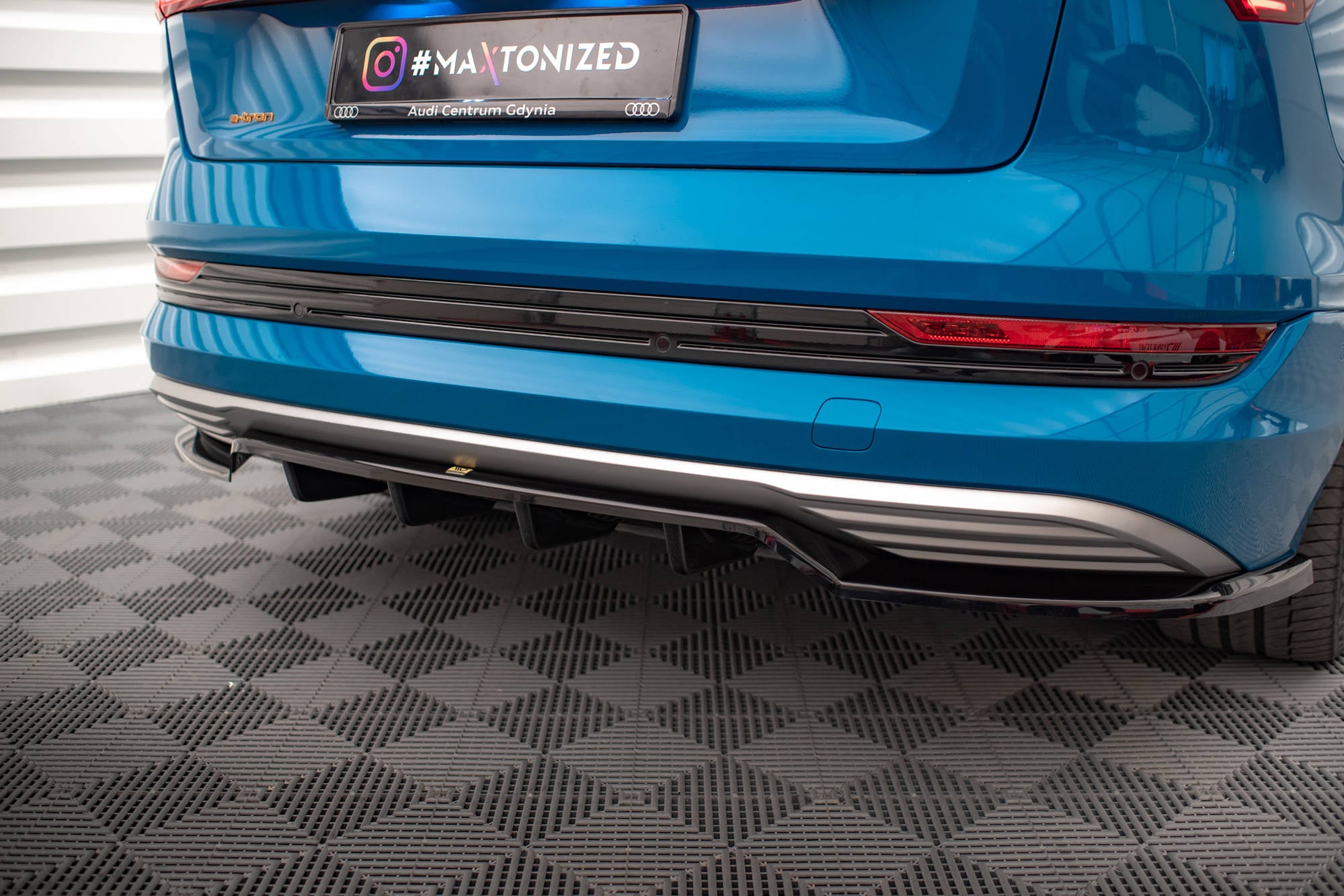 pol pl splitter tylny z dyfuzorem audi e tron 17533 8.jpg pol pl splitter tylny z dyfuzorem audi e tron 17533 8.jpg