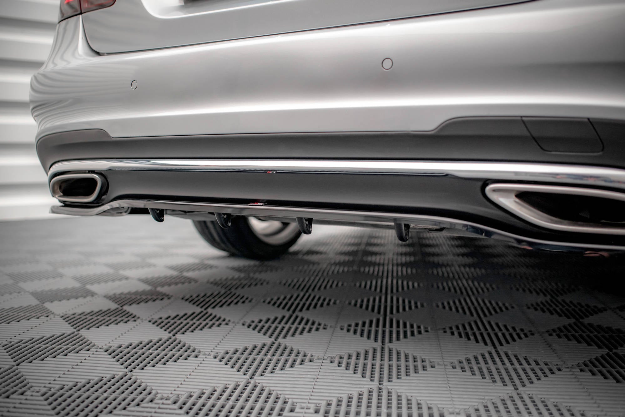 pol pl splitter tylny z dyfuzorem mercedes benz e amg line sedan w212 facelift 15157 4.jpg pol pl splitter tylny z dyfuzorem mercedes benz e amg line sedan w212 facelift 15157 4.jpg