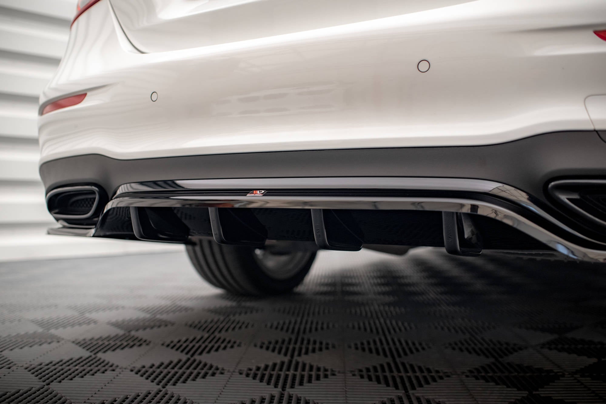 pol pl splitter tylny z dyfuzorem mercedes benz e amg line sedan w213 facelift 16661 5.jpg pol pl splitter tylny z dyfuzorem mercedes benz e amg line sedan w213 facelift 16661 5.jpg