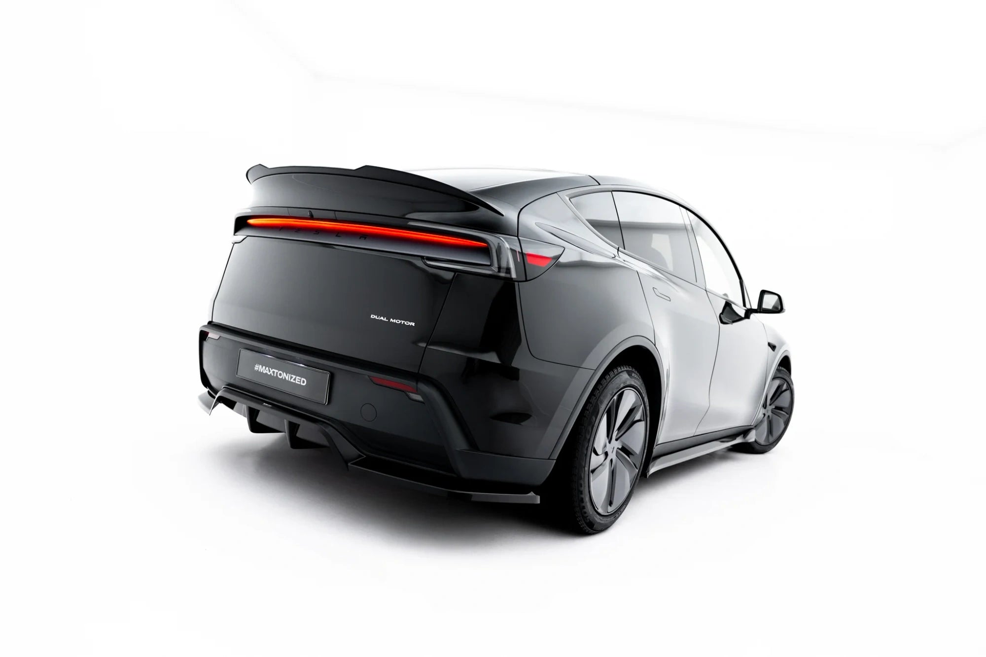 rear splitter (with vertical bars) suitable for tesla model y premium mk1 facelift rear splitter (with vertical bars) suitable for tesla model y premium mk1 facelift