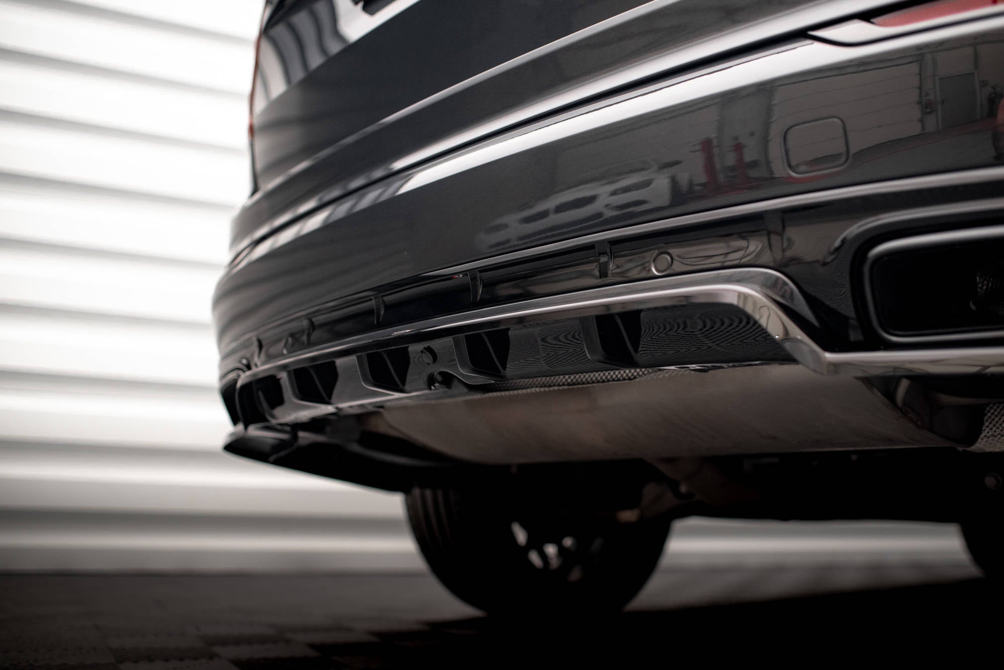 pol pl splitter tylny z dyfuzorem volvo xc90 r design mk2 facelift 17947 8.jpg pol pl splitter tylny z dyfuzorem volvo xc90 r design mk2 facelift 17947 8.jpg