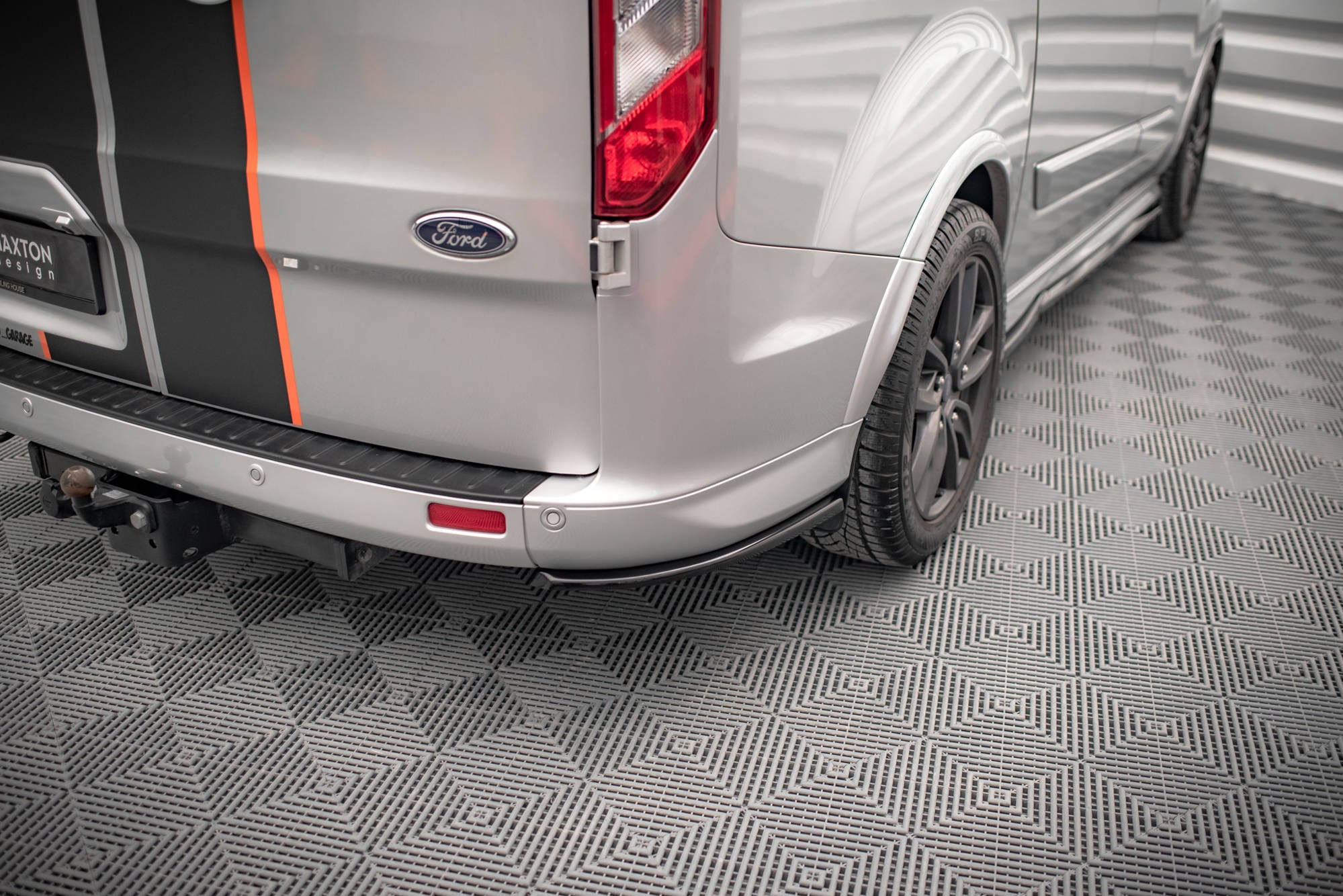pol pl splittery tylne boczne ford transit custom st line mk1 facelift 16496 3.jpg pol pl splittery tylne boczne ford transit custom st line mk1 facelift 16496 3.jpg