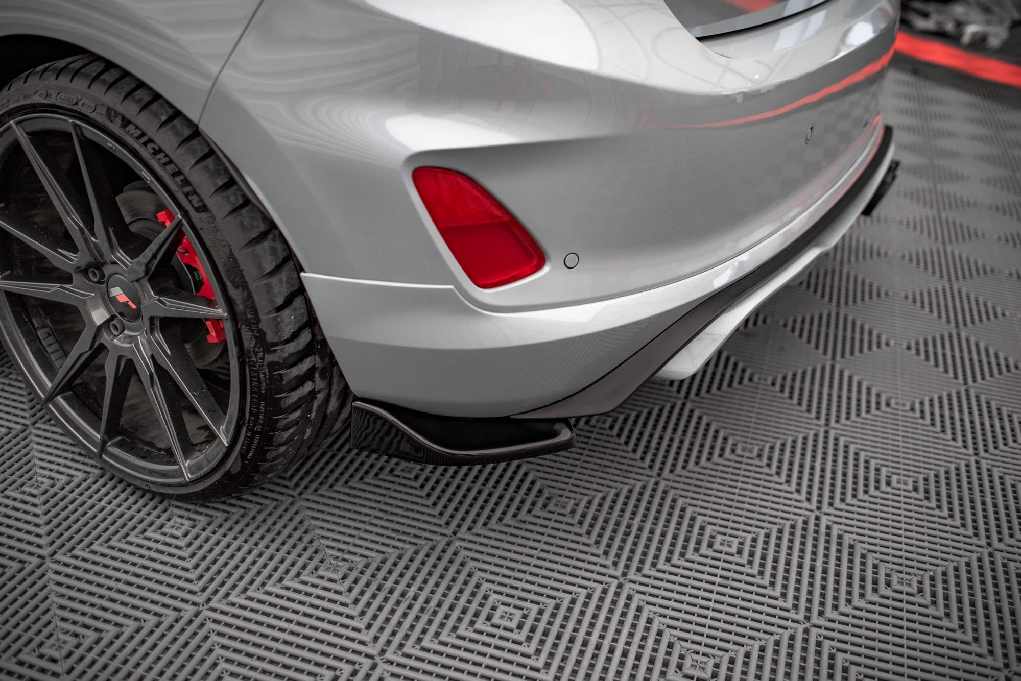 pol pl splittery tylne boczne v 1 ford fiesta st mk8 14287 6.jpg pol pl splittery tylne boczne v 1 ford fiesta st mk8 14287 6.jpg