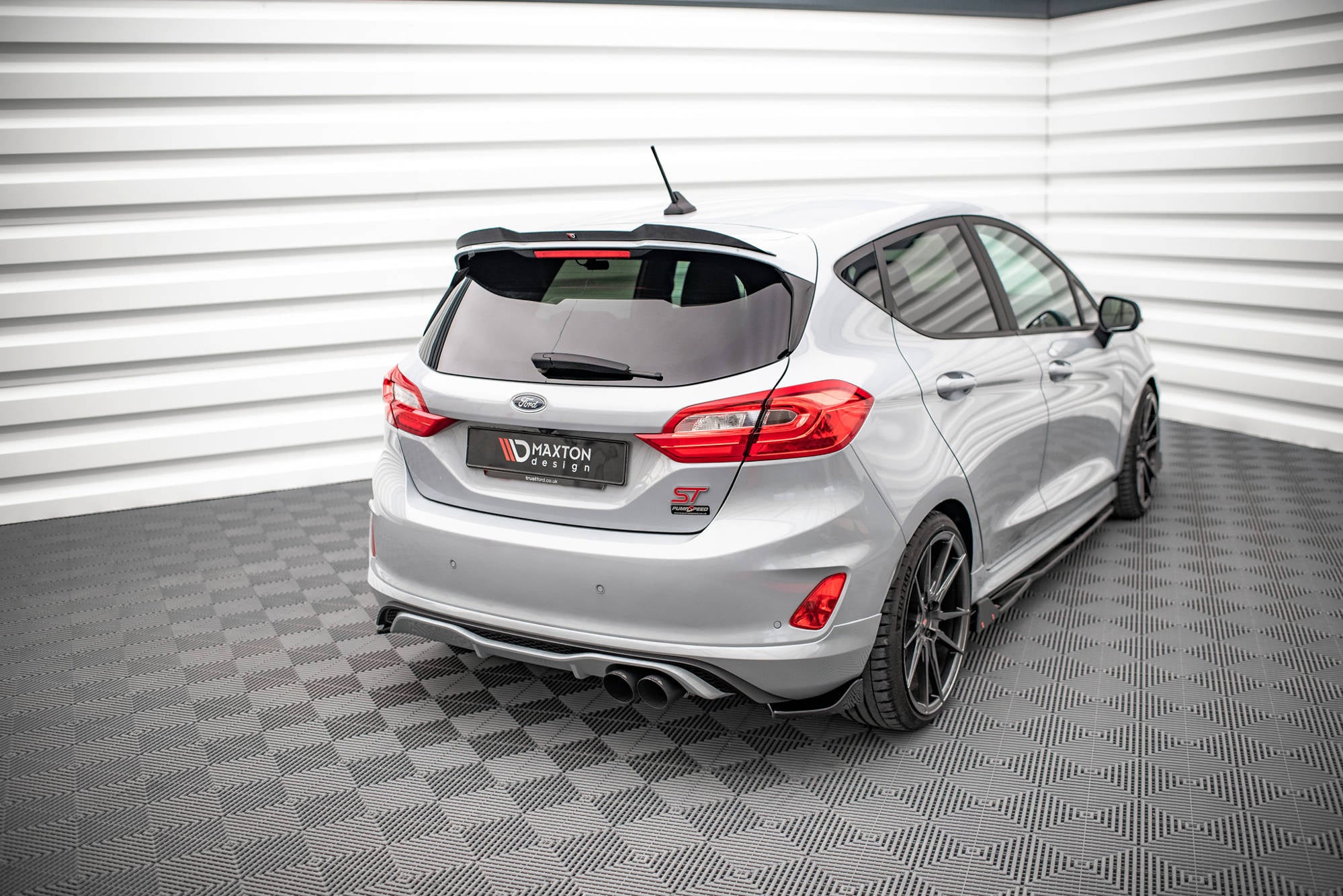 pol pl splittery tylne boczne v 1 ford fiesta st mk8 14287 7.jpg pol pl splittery tylne boczne v 1 ford fiesta st mk8 14287 7.jpg