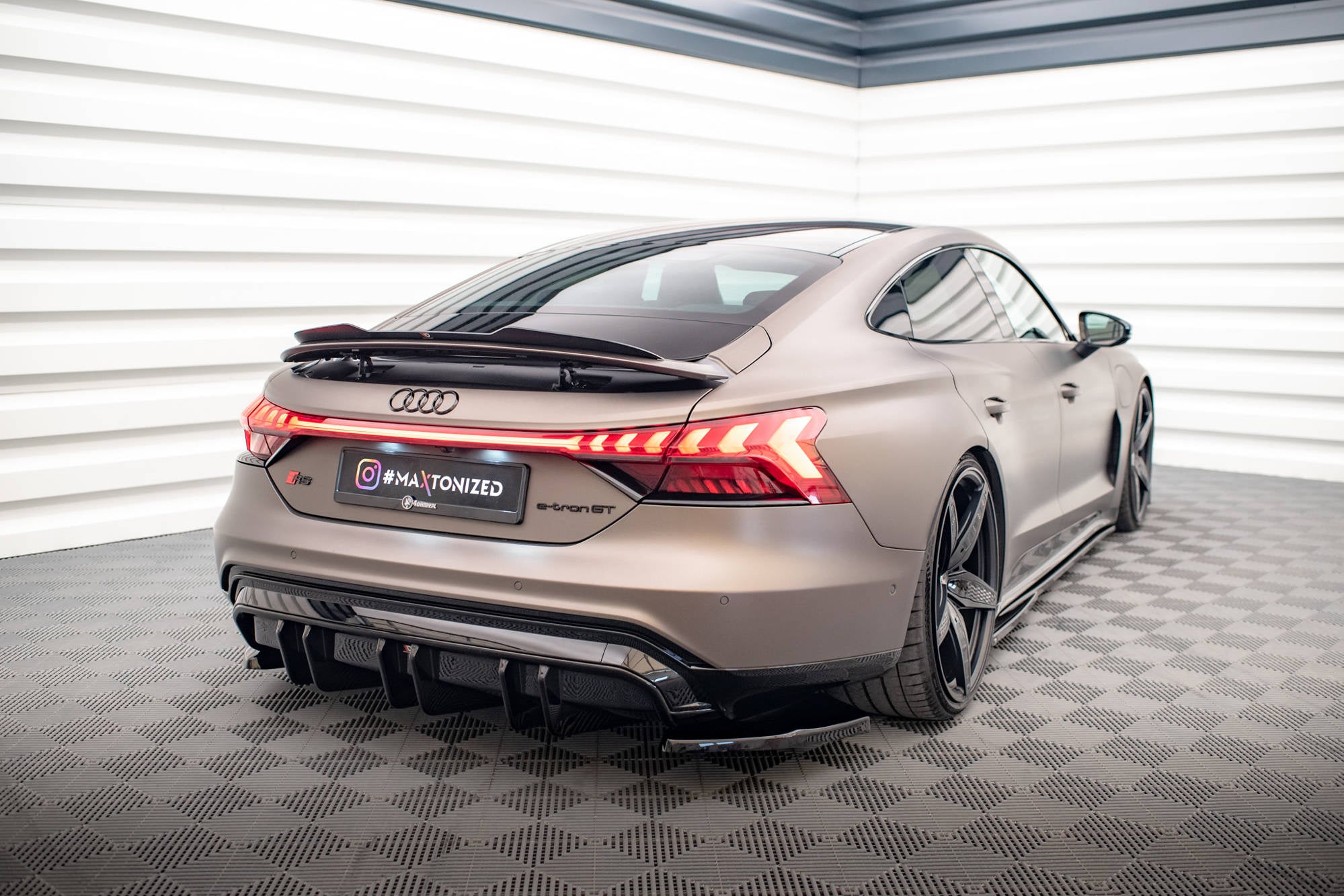 pol pl splittery tylne boczne v 2 audi e tron gt rs gt mk1 16688 2.jpg pol pl splittery tylne boczne v 2 audi e tron gt rs gt mk1 16688 2.jpg