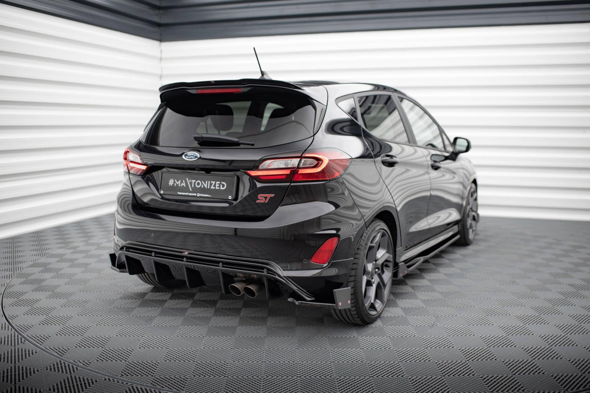 pol pl splittery tylne boczne v 4 flaps ford fiesta st mk8 14538 3.jpg pol pl splittery tylne boczne v 4 flaps ford fiesta st mk8 14538 3.jpg