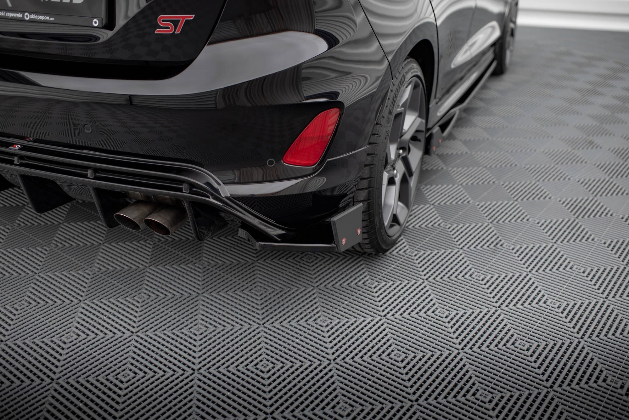 pol pl splittery tylne boczne v 4 flaps ford fiesta st mk8 14538 4.jpg pol pl splittery tylne boczne v 4 flaps ford fiesta st mk8 14538 4.jpg