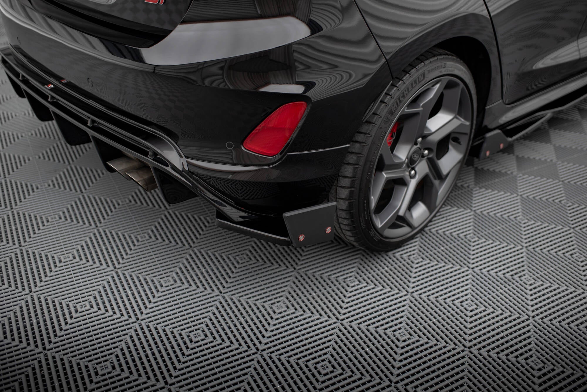 pol pl splittery tylne boczne v 4 flaps ford fiesta st mk8 14538 6.jpg pol pl splittery tylne boczne v 4 flaps ford fiesta st mk8 14538 6.jpg