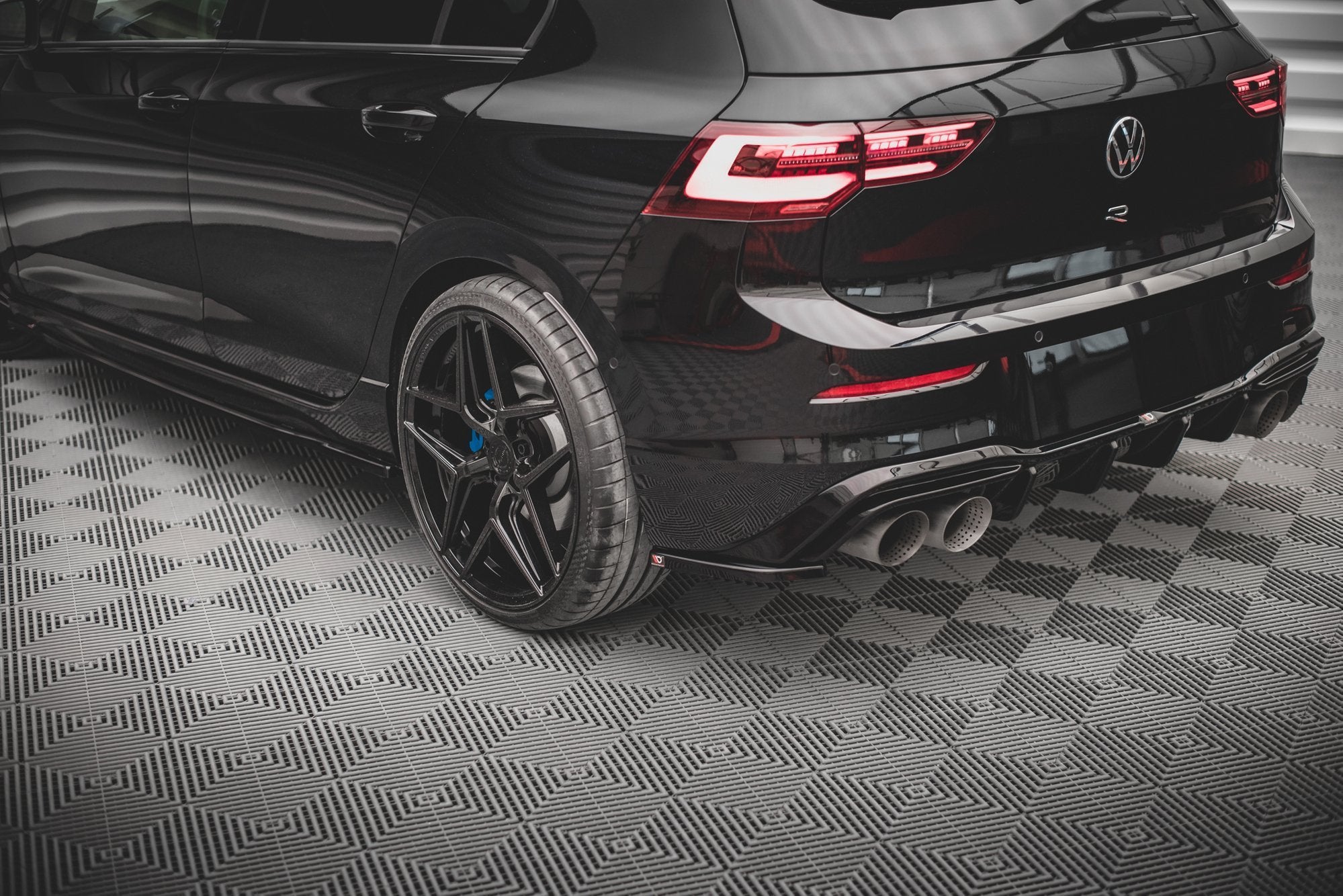 pol pl splittery tylne boczne v 4 volkswagen golf r hatchback mk8 13106 6.jpg pol pl splittery tylne boczne v 4 volkswagen golf r hatchback mk8 13106 6.jpg