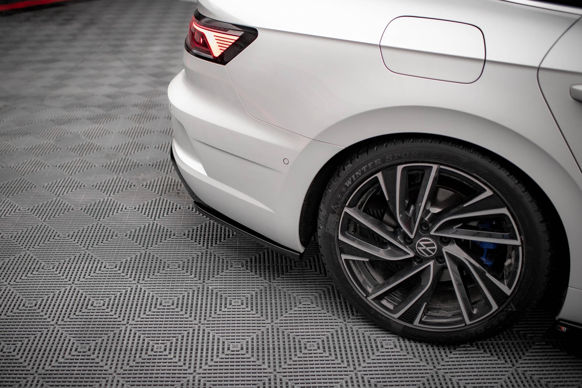 pol pl splittery tylne boczne volkswagen arteon r sedan shooting brake mk1 facelift 14982 4.jpg pol pl splittery tylne boczne volkswagen arteon r sedan shooting brake mk1 facelift 14982 4.jpg
