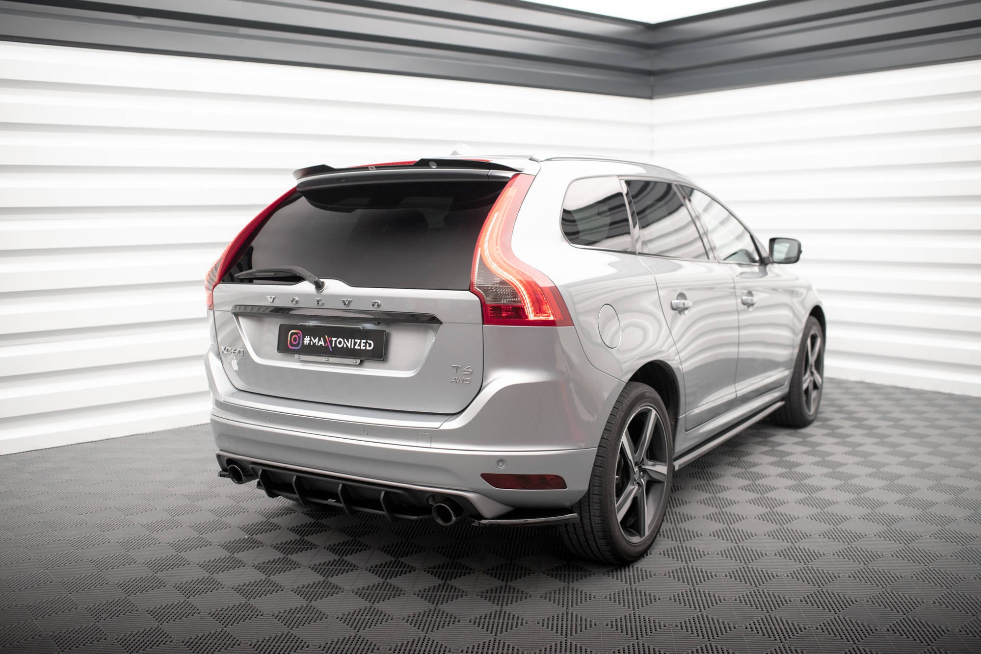 pol pl splittery tylne boczne volvo xc60 r design mk1 facelift 17963 4.jpg pol pl splittery tylne boczne volvo xc60 r design mk1 facelift 17963 4.jpg