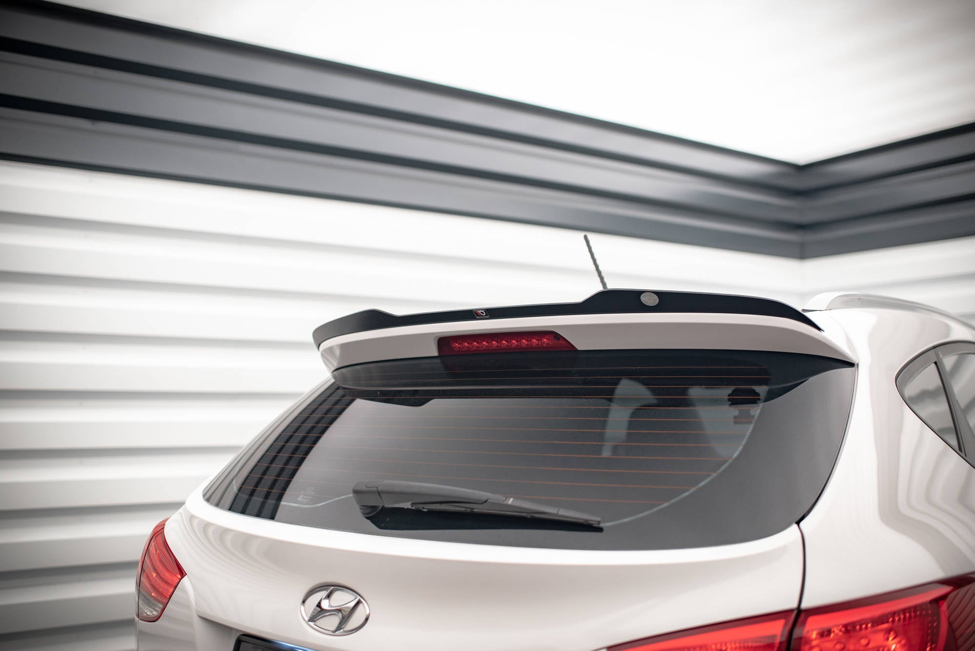 pol pl spoiler cap hyundai ix35 mk1 16617 5.jpg pol pl spoiler cap hyundai ix35 mk1 16617 5.jpg