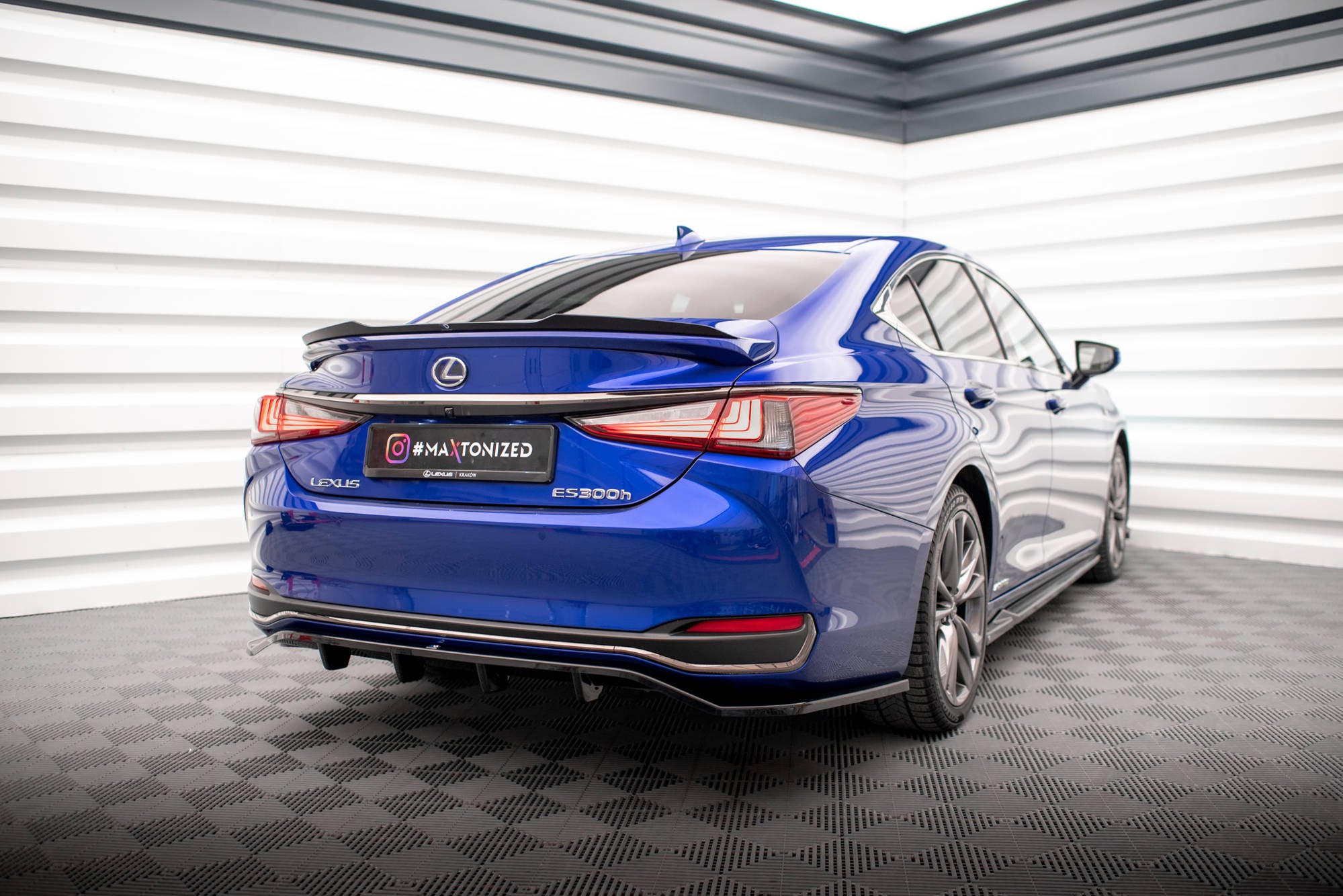 pol pl spoiler cap lexus es f sport mk7 17847 3.jpg pol pl spoiler cap lexus es f sport mk7 17847 3.jpg