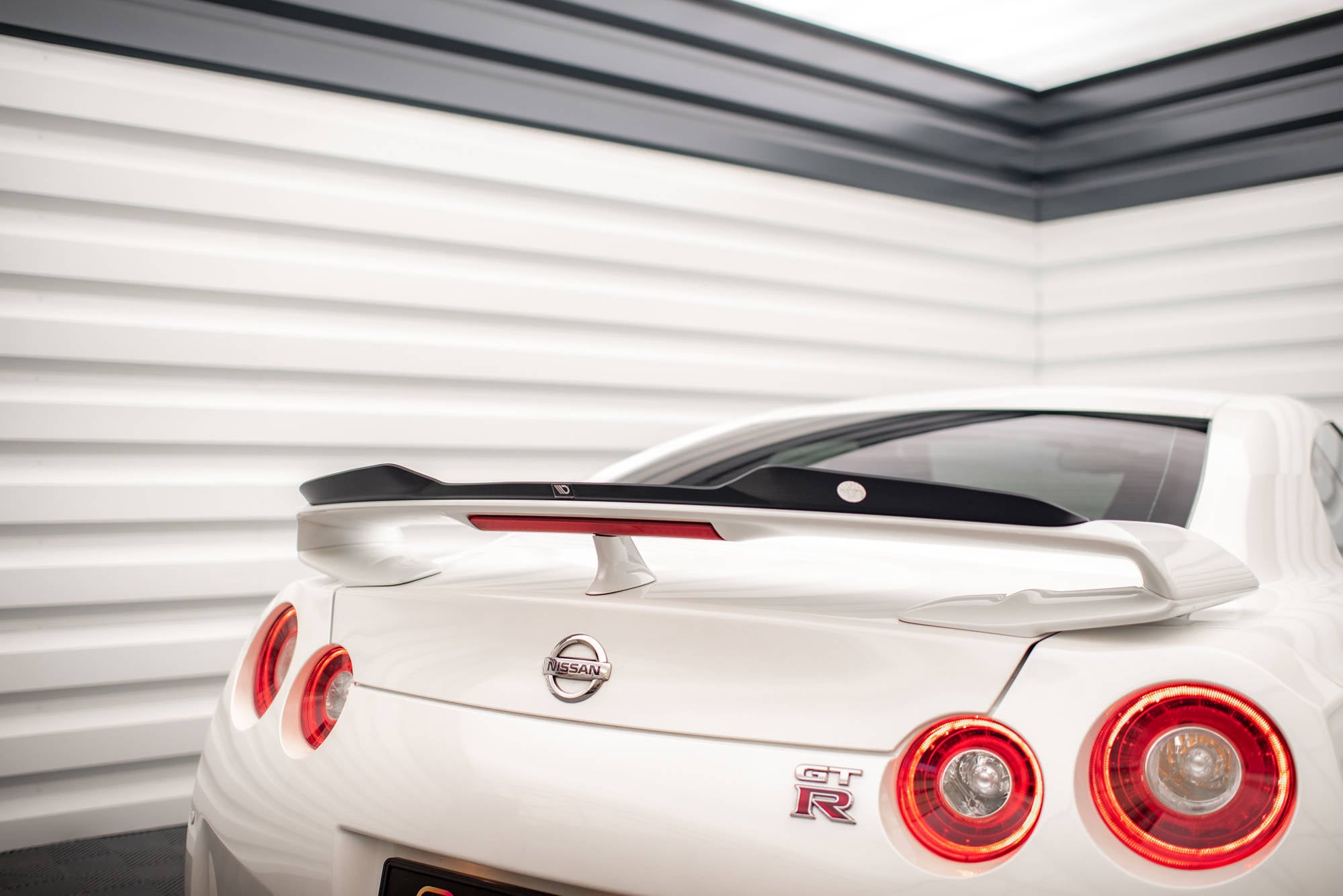 pol pl spoiler cap nissan gtr r35 facelift 16878 5.jpg pol pl spoiler cap nissan gtr r35 facelift 16878 5.jpg