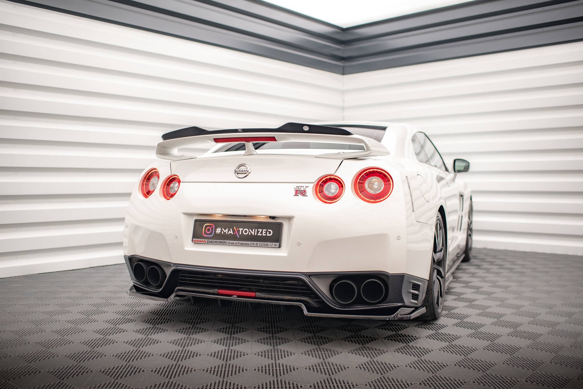 pol pl spoiler cap nissan gtr r35 facelift 16878 6.jpg pol pl spoiler cap nissan gtr r35 facelift 16878 6.jpg