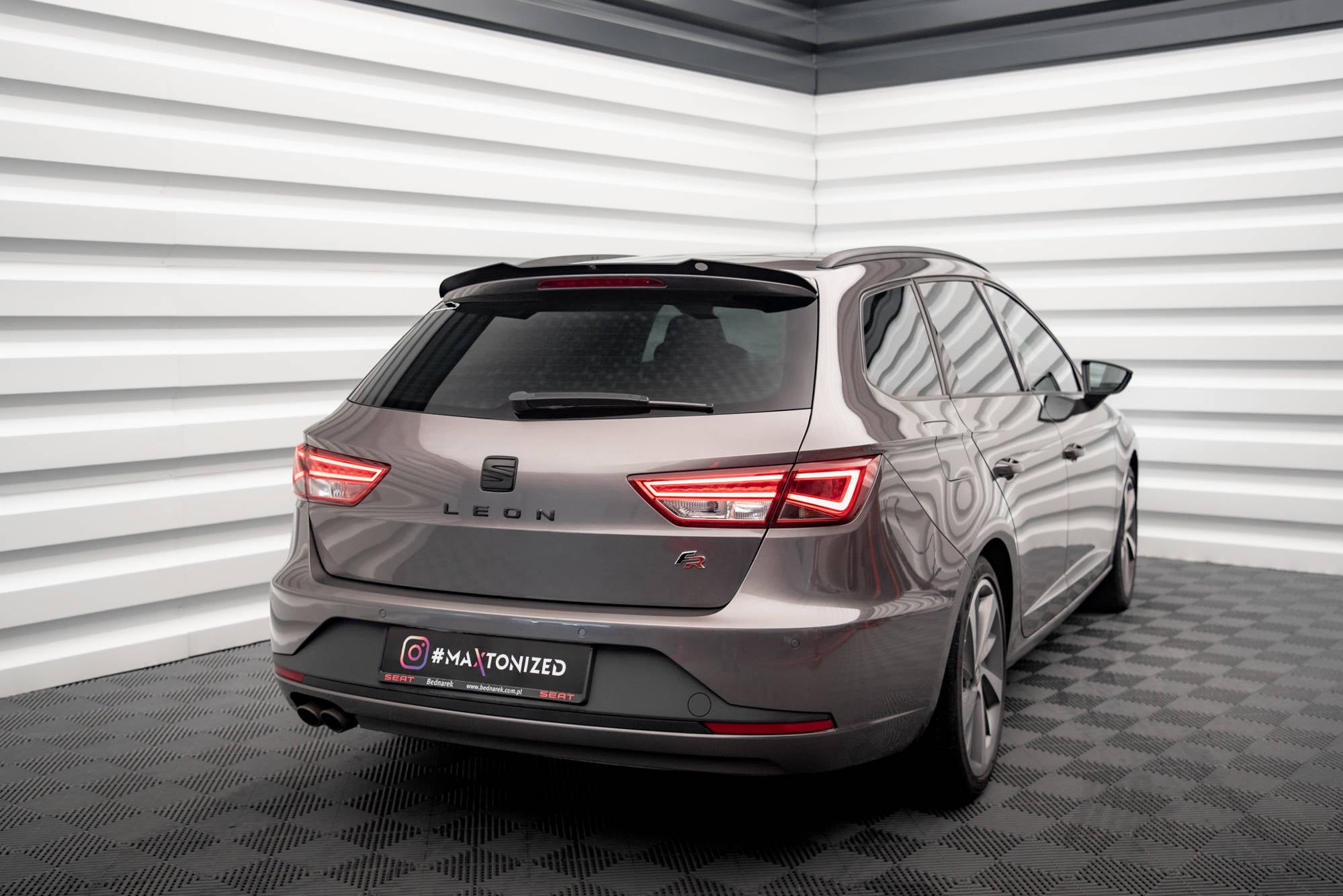 pol pl spoiler cap seat leon fr sportstourer mk3 14202 6.jpg pol pl spoiler cap seat leon fr sportstourer mk3 14202 6.jpg