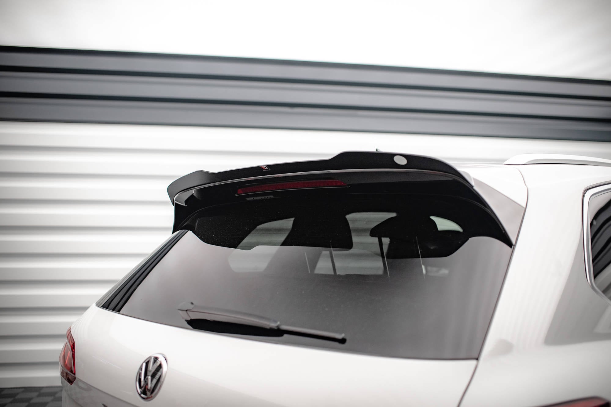 pol pl spoiler cap volkswagen touareg r line mk3 15474 5.jpg pol pl spoiler cap volkswagen touareg r line mk3 15474 5.jpg
