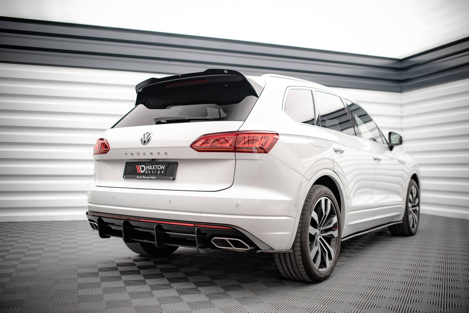 pol pl spoiler cap volkswagen touareg r line mk3 15474 6.jpg pol pl spoiler cap volkswagen touareg r line mk3 15474 6.jpg