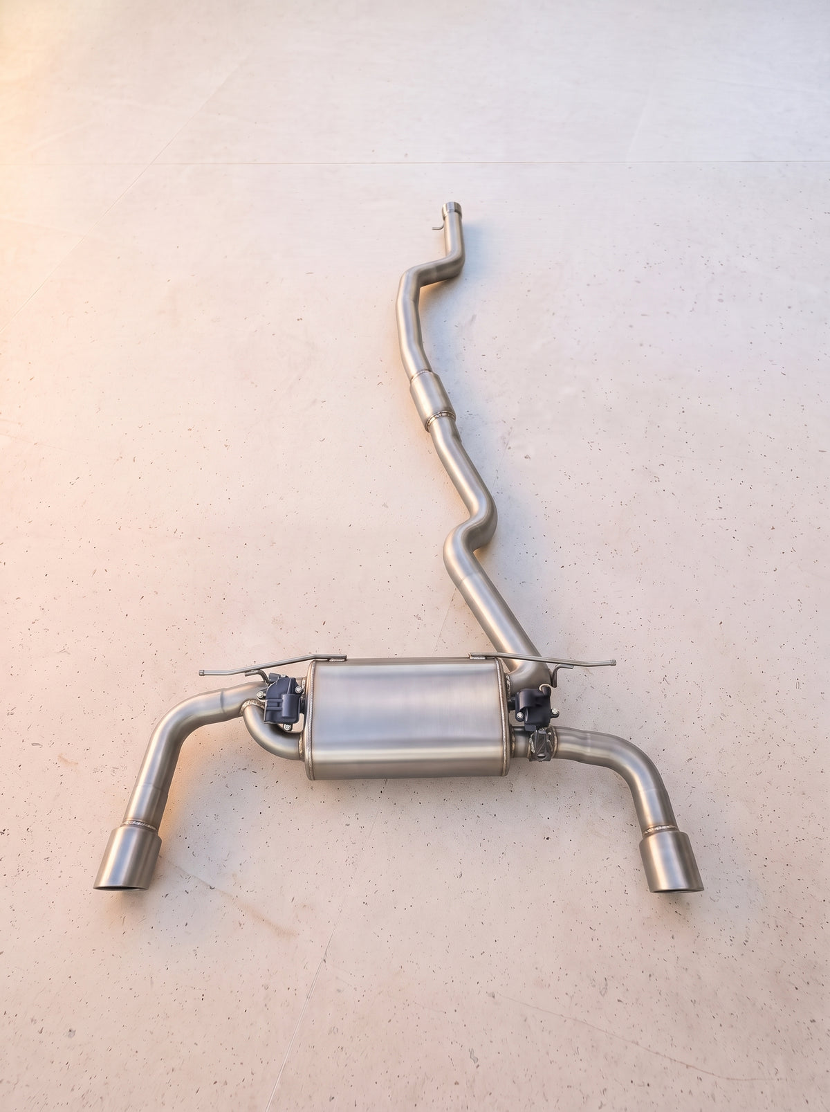 výfukový systém s klapkami rog® — bmw 220i n20 2.0t (2014–2016) Výfukový systém s klapkami ROG® — BMW 220i N20 2.0T (2014–2016)