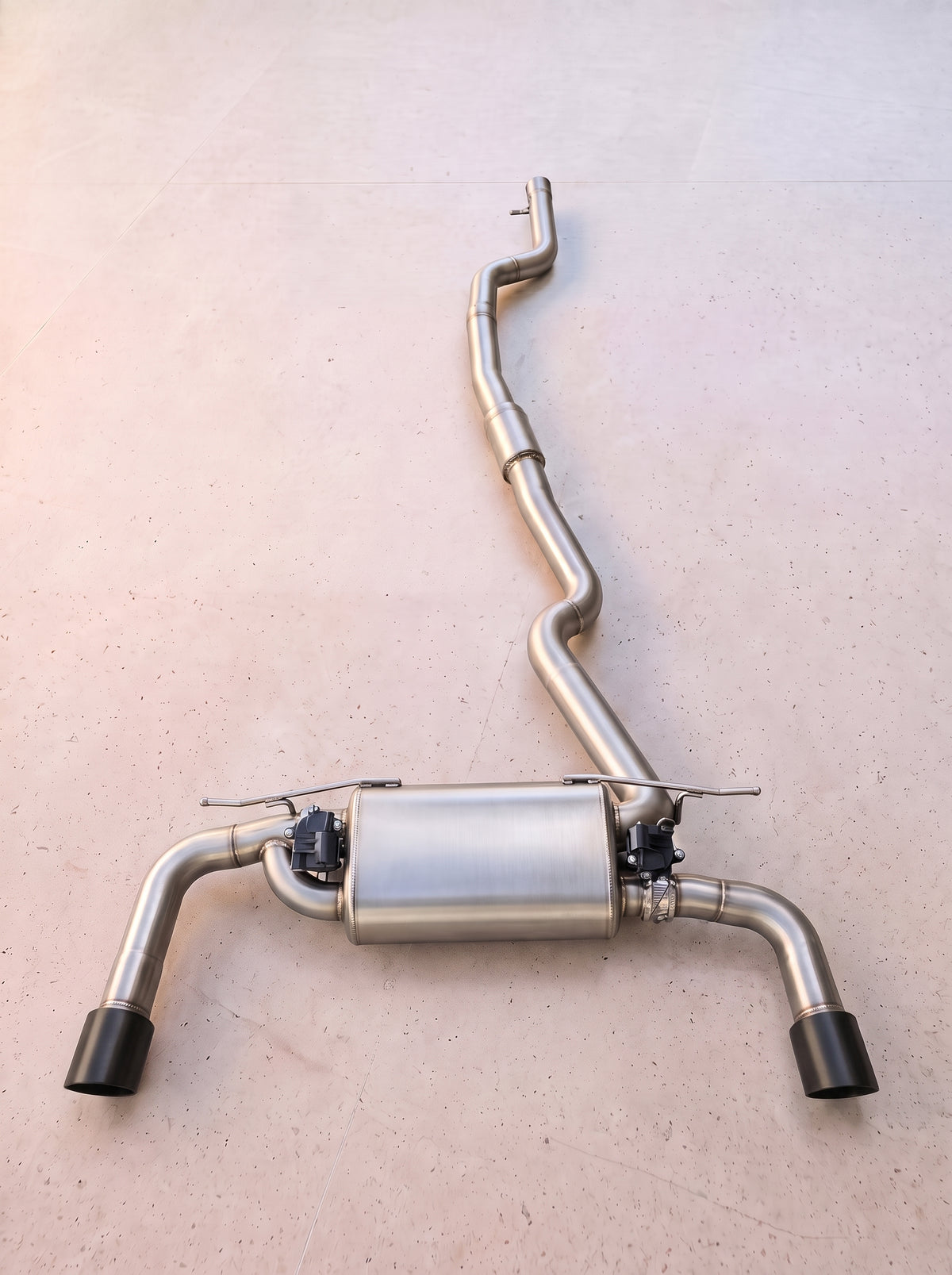 výfukový systém s klapkami rog® — bmw 220i b48 f22 / f23 2.0t (2016) Výfukový systém s klapkami ROG® — BMW 220i B48 F22 / F23 2.0T (2016)