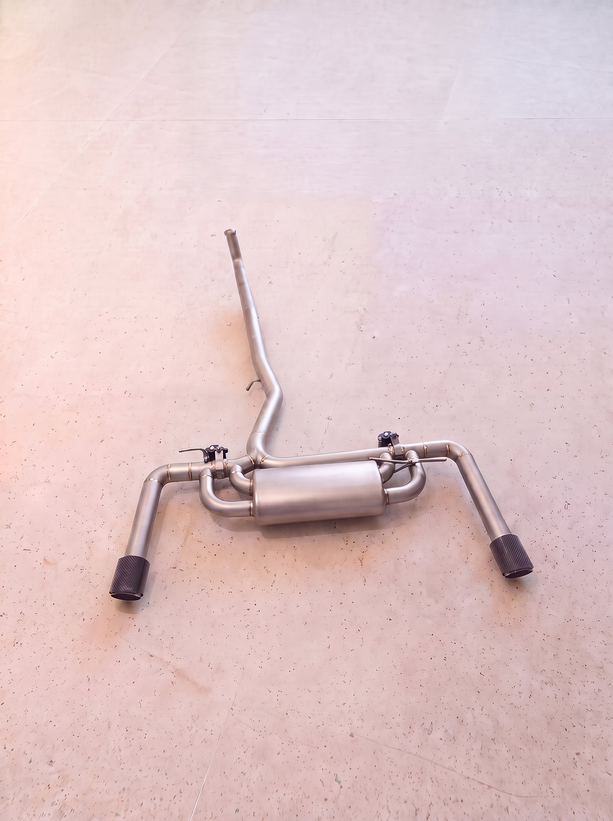 výfukový systém s klapkami rog® — bmw x1 b48 f48 2.0t (2016–2019) Výfukový systém s klapkami ROG® — BMW X1 B48 F48 2.0T (2016–2019)