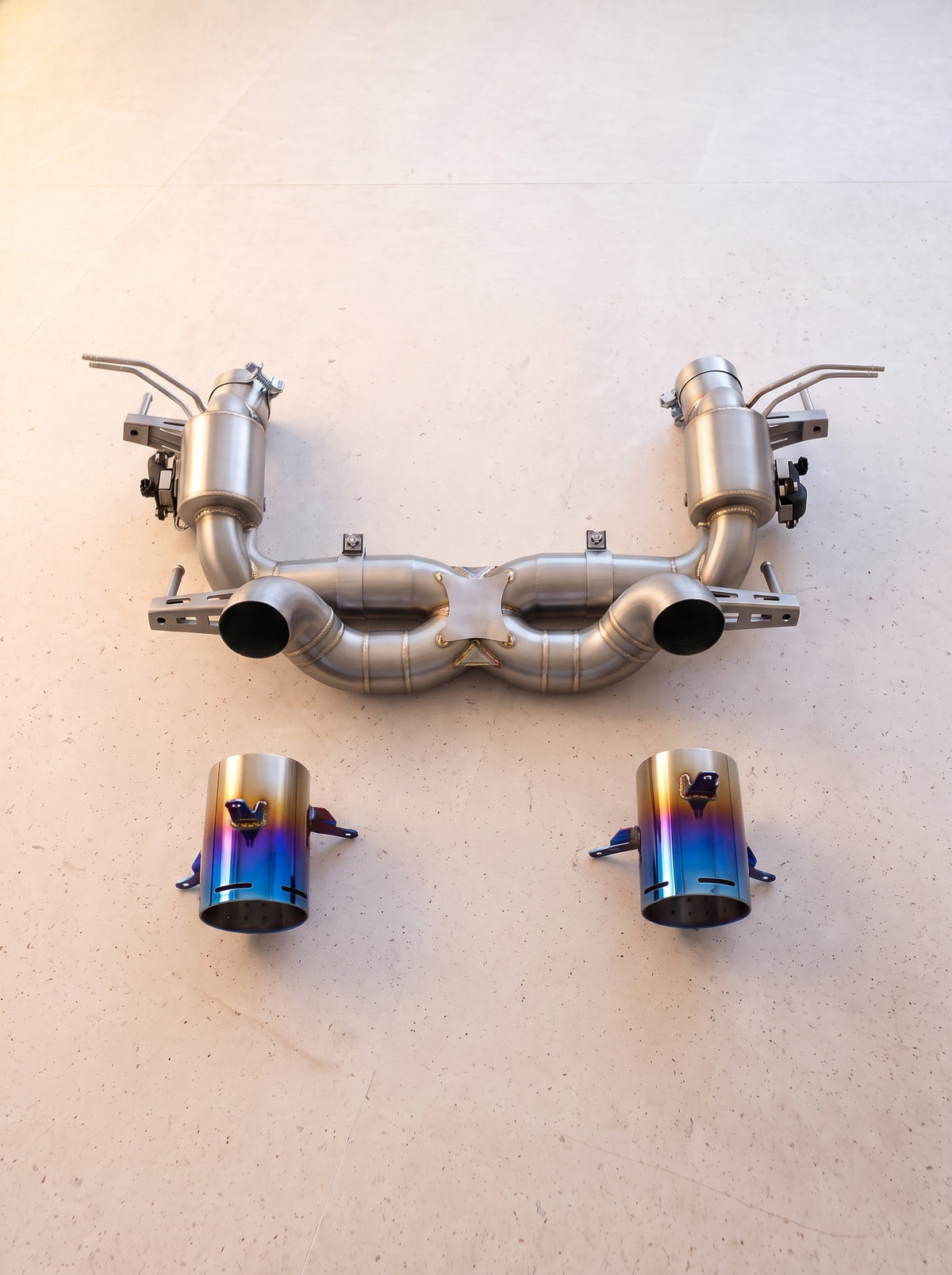výfukový systém s klapkami rog® — ferrari sf90 stradale 4.0 v8 hybrid (2020–2023) Výfukový systém s klapkami ROG® — Ferrari SF90 Stradale 4.0 V8 hybrid (2020–2023)