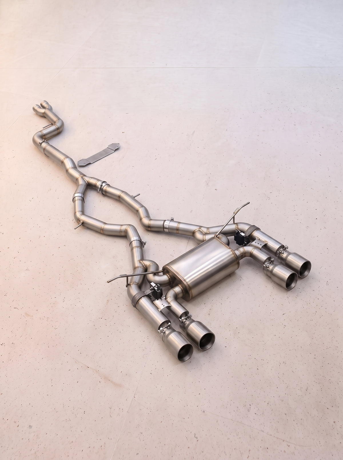 výfukový systém s klapkami rog® — bmw m3 f80 / m4 f82 3.0t (2014–2019) Výfukový systém s klapkami ROG® — BMW M3 F80 / M4 F82 3.0T (2014–2019)