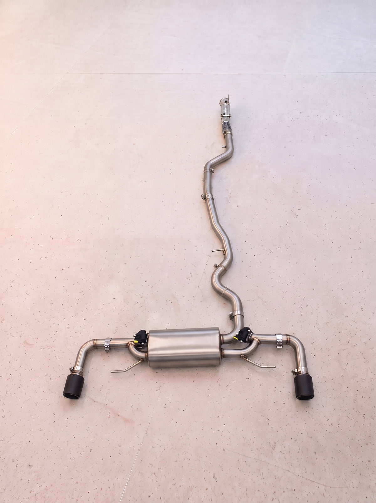 výfukový systém s klapkami rog® — bmw 320i g20 2.0t (2020–2024) Výfukový systém s klapkami ROG® — BMW 320i G20 2.0T (2020–2024)