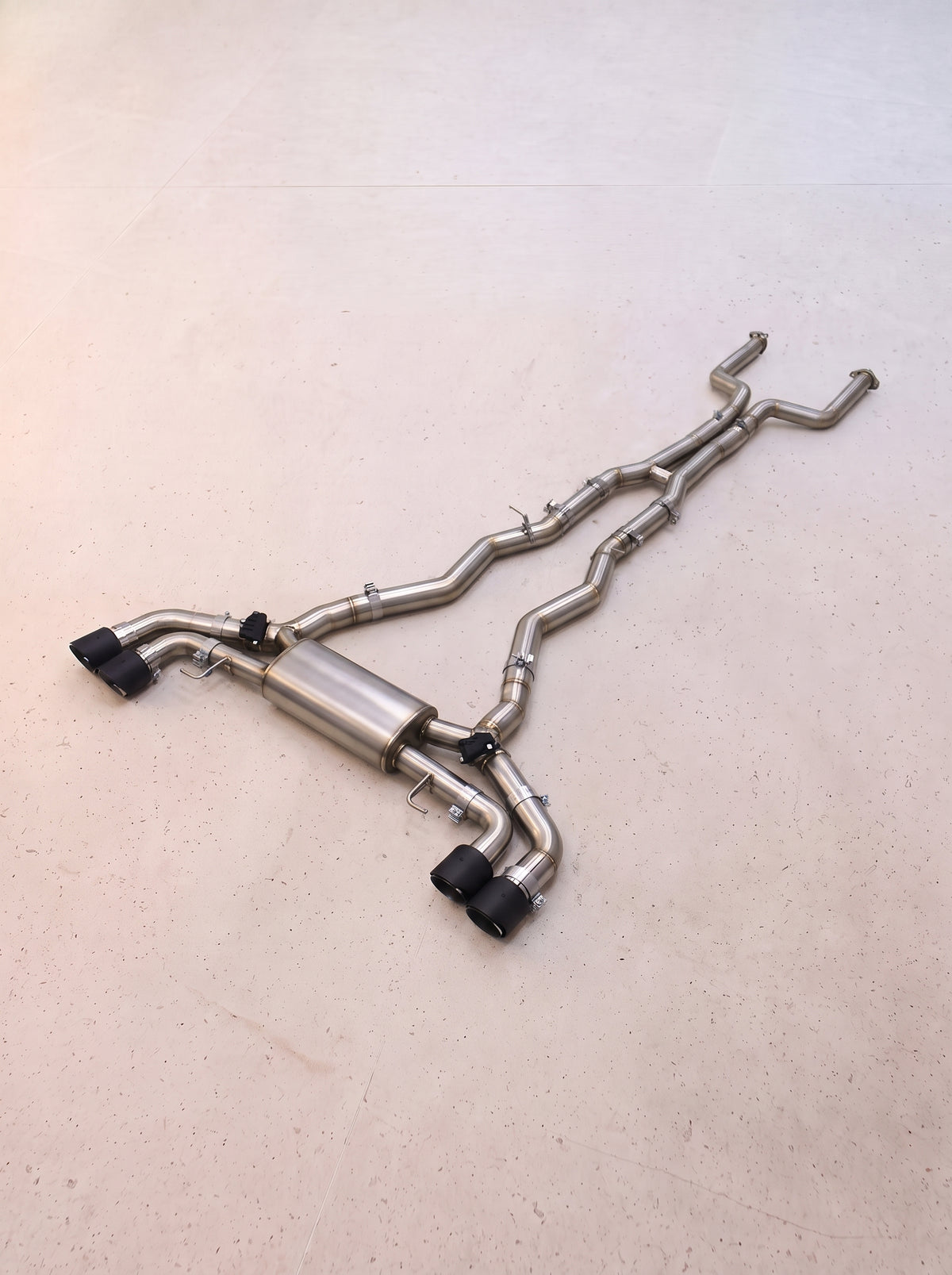 výfukový systém s klapkami rog® — bmw m8 f91 / f92 / f93 4.4t (2019–2023) Výfukový systém s klapkami ROG® — BMW M8 F91 / F92 / F93 4.4T (2019–2023)