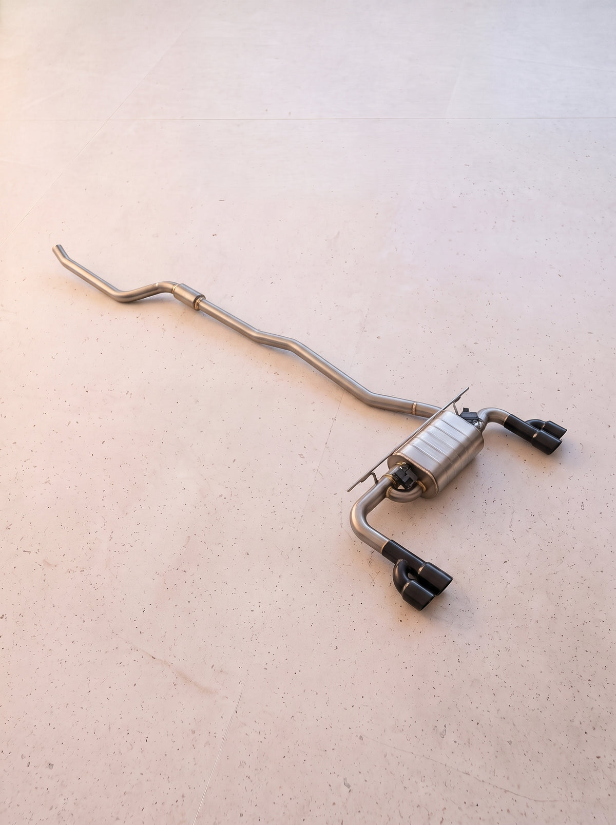 výfukový systém s klapkami rog® — bmw 316i f30 1.6t (2013–2015) Výfukový systém s klapkami ROG® — BMW 316i F30 1.6T (2013–2015)